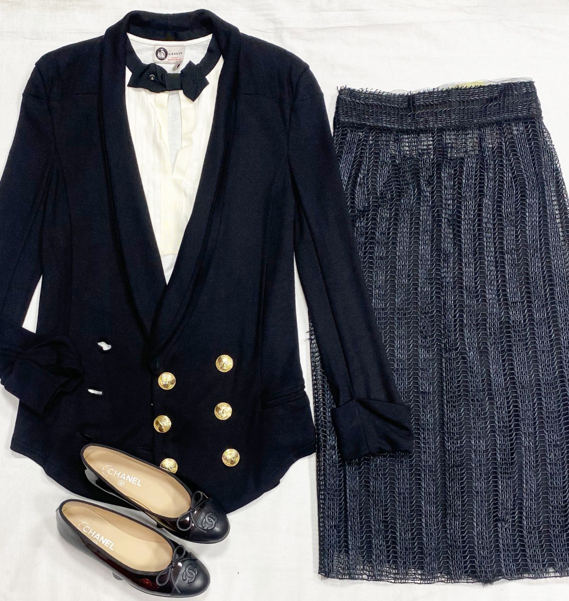 Кардиган Balmain размер 38 цена 23 483 руб
Топ Lanvin размер 42 цена 23 483 руб
Юбка Dolce Gabbana размер 
38 цена 23 483 руб
Балетки Chanel размер 37.5 цена 23 483 руб 