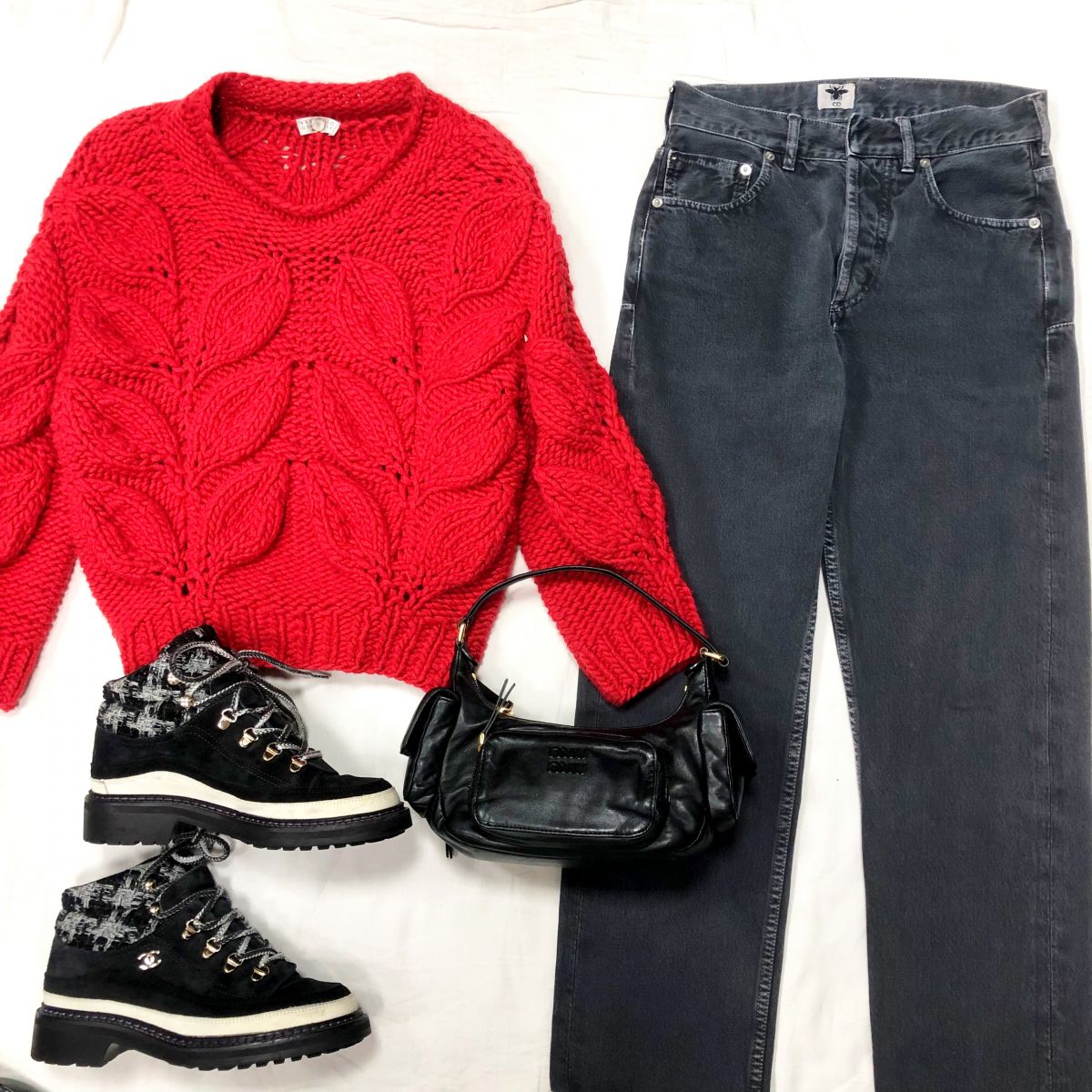 Свитер /кашемир/ Brunello Cuccinelli размер S цена 23 483 руб Джинсы Christian Dior размер S цена 12 524 руб Ботинки Chanel размер 39 цена 78 275 руб Сумочка MIU MIU