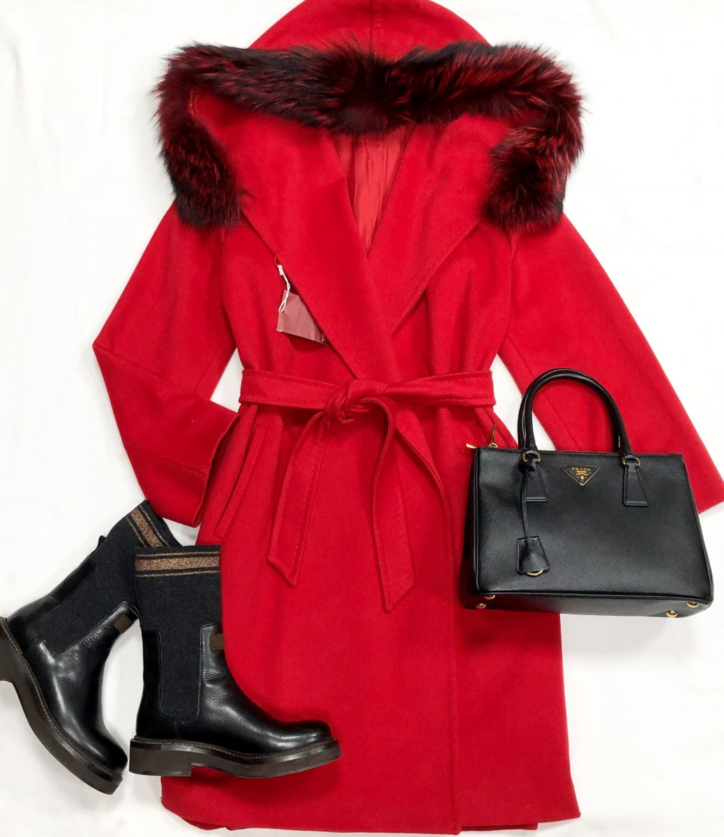 Пальто Max Mara размер 46 цена 15 655 руб
Ботинки Brunello Cucinelli размер 36 цена 12 524 руб
Сумка Prada