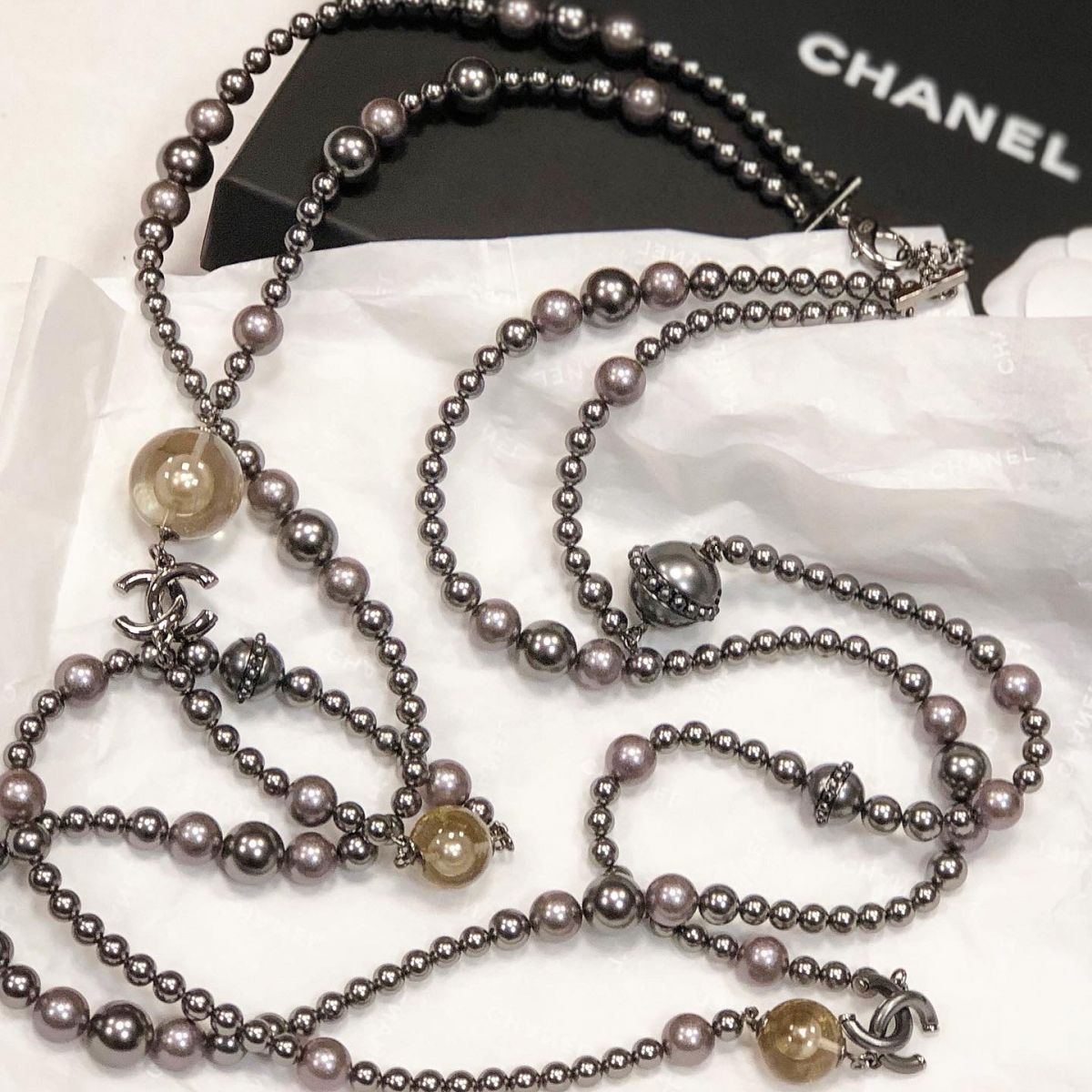 Бусы / жемчуг / Chanel цена 84 620 руб / новые / упаковка /