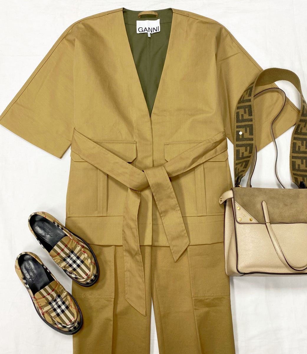 Куртка Ganni размер XL цена 15 655 руб 
Брюки Golden Goose размер M цена 7 828 руб 
Лоферы Burberry размер 37 цена 23 483 руб 
Сумка Fendi