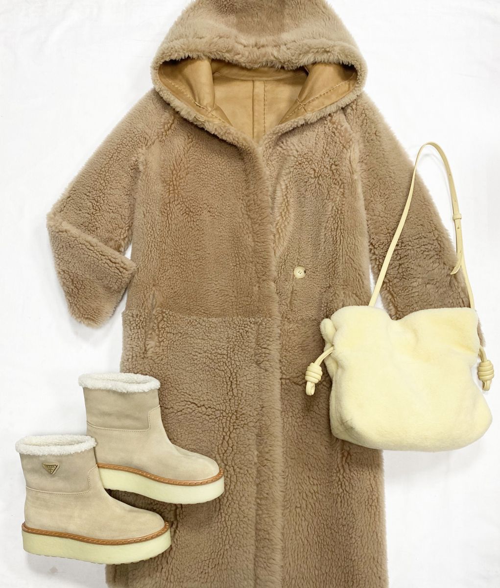 Дубленка Max Mara размер 42 цена 93 930 руб
Ботинки Prada размер 38 цена 93 930 руб
Сумка Loewe 