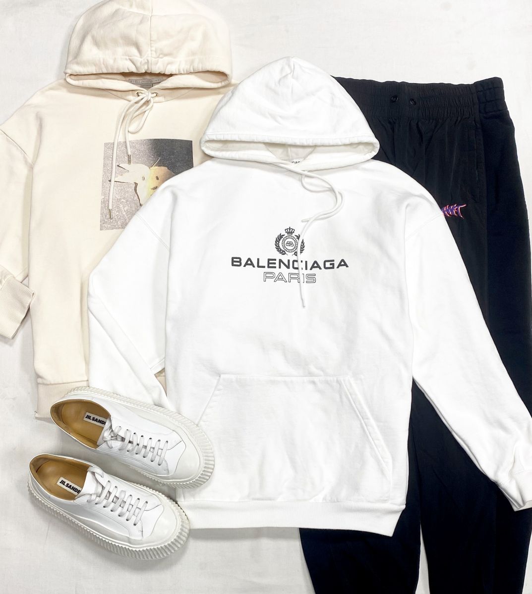 Толстовка Balenciaga размер XS цена 26 614 руб
Толстовка Stella McCartney размер 40 цена 10 959 руб
Брюки Alexander Wang размер S цена 7 828 руб
Кеды Jil Sander размер 38 цена 23 483 руб