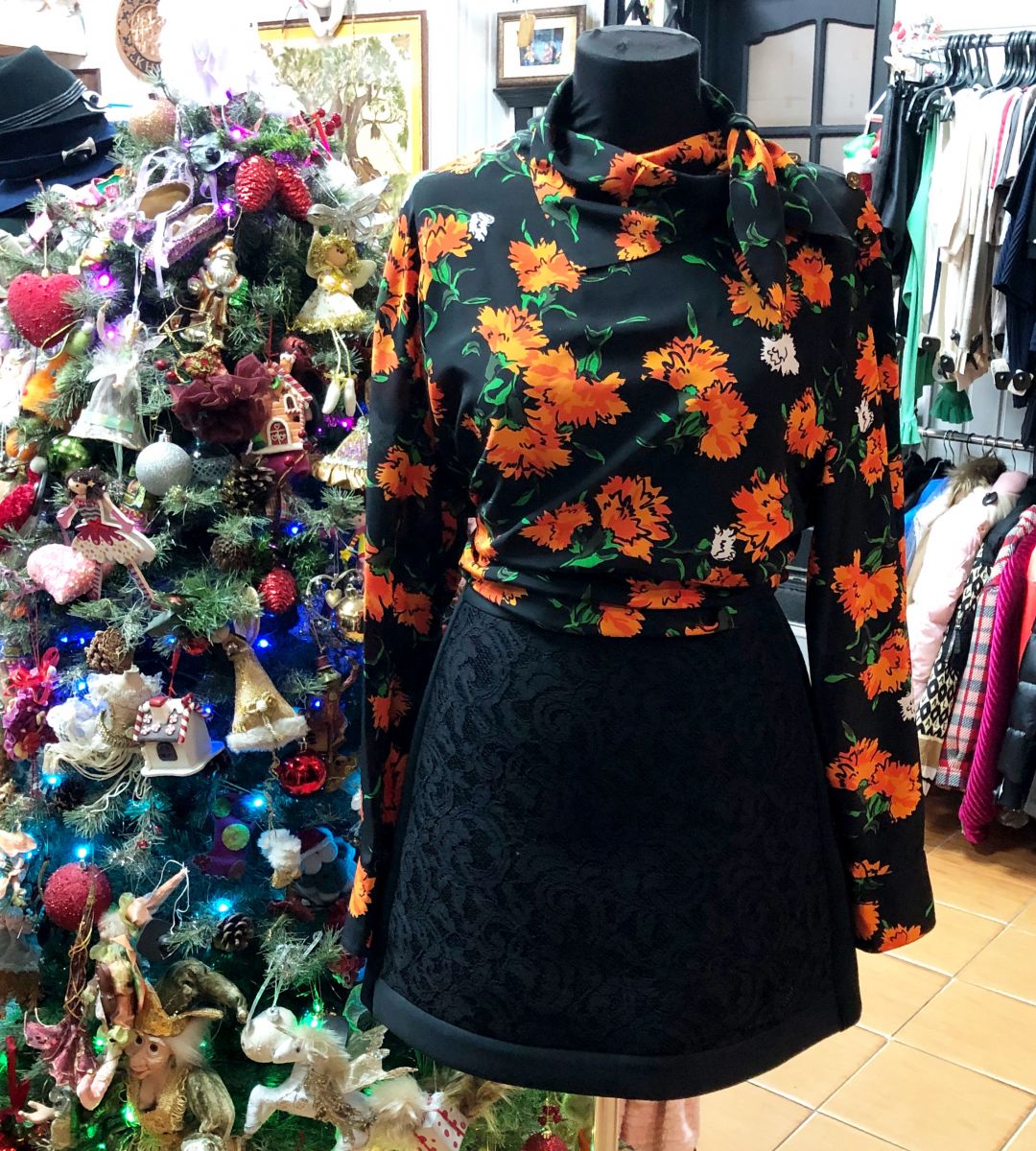 Блузка Escada размер 44 цена 7 828 руб
Юбка Missoni размер 40 цена 6 262 руб