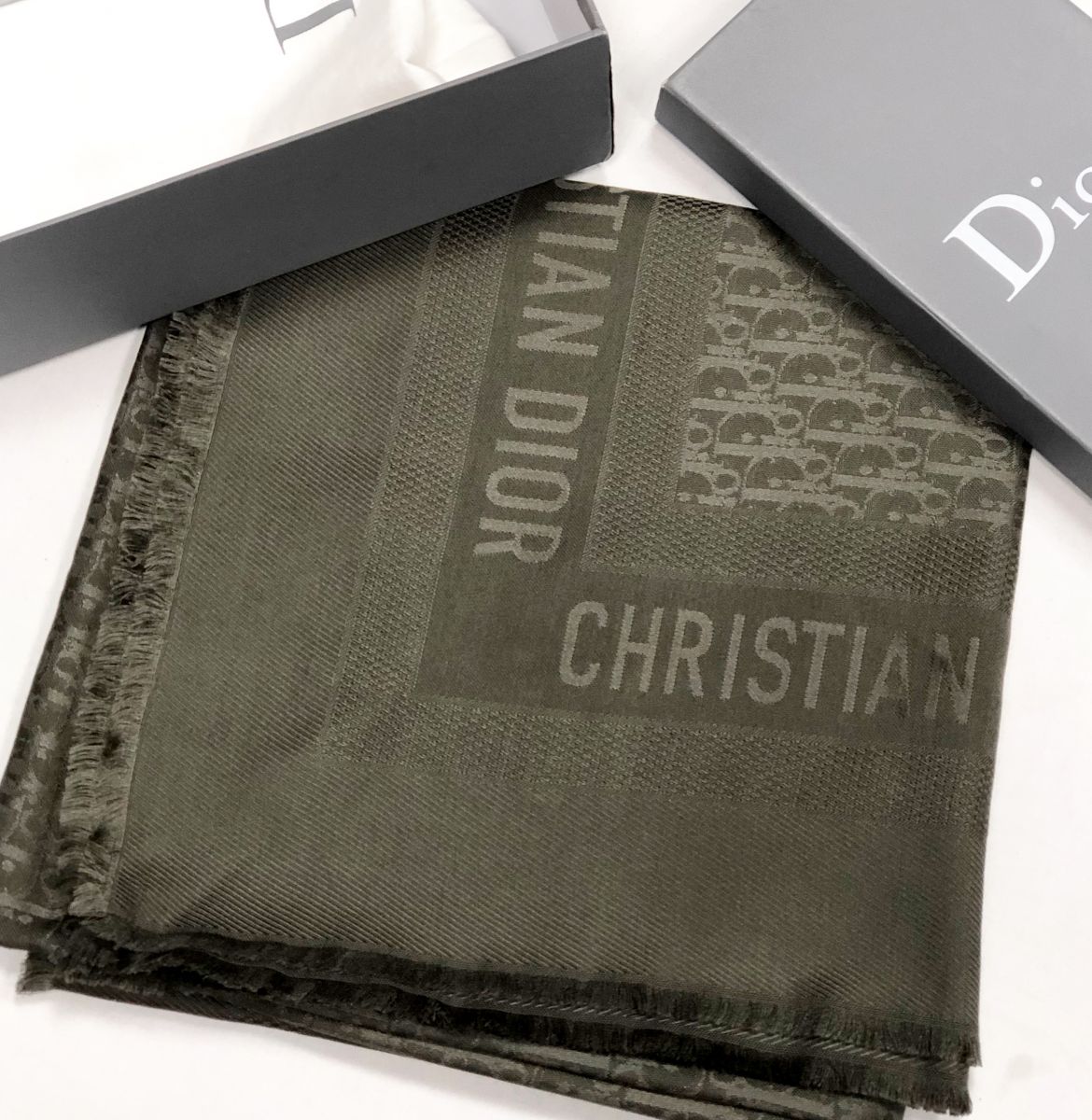 Палантин Christian Dior размер 140/140 цена 15 655 руб