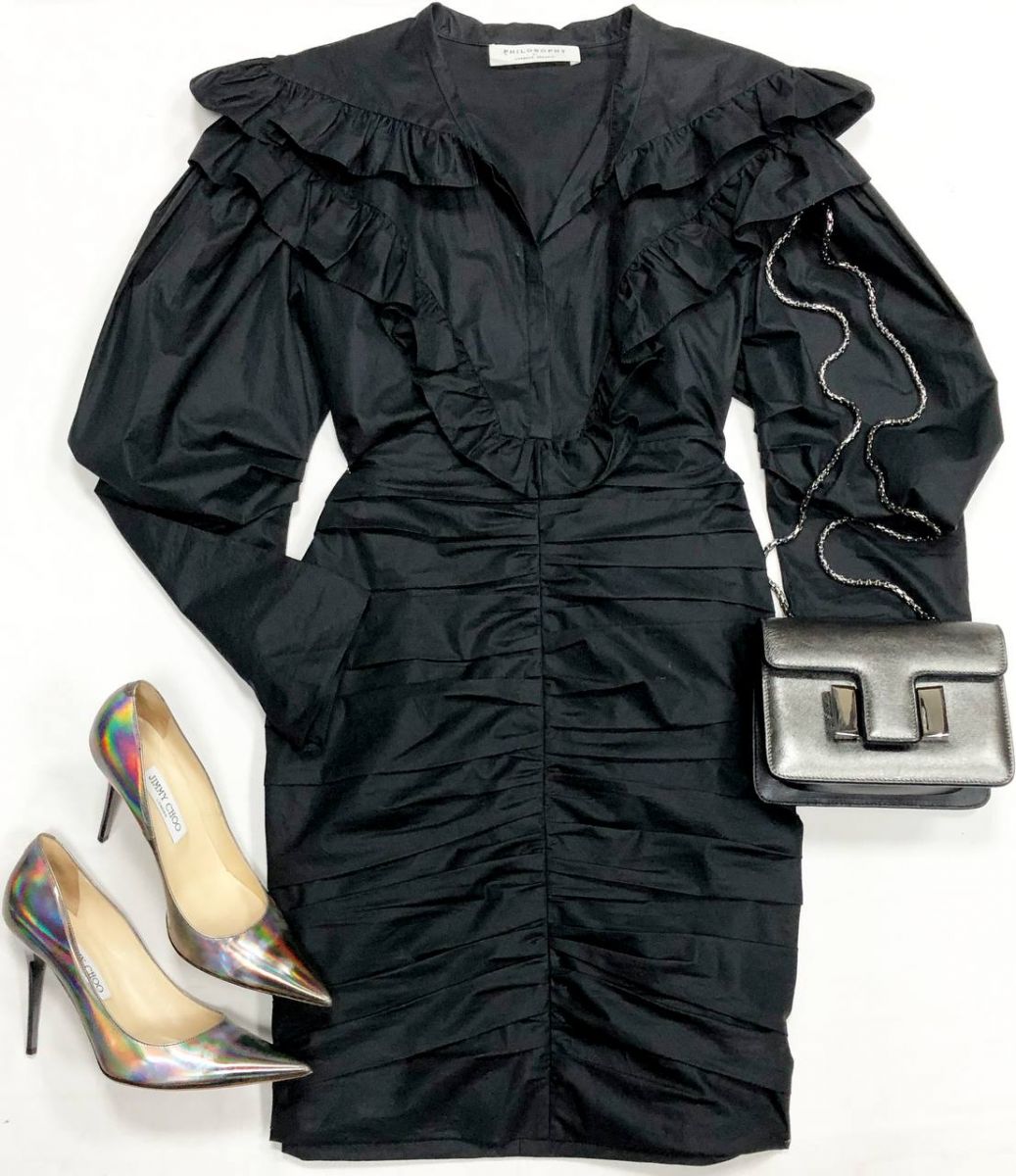 Платье Philosophy размер 42 цена 15 655 руб
Туфли Jimmy Choo размер 39 цена 15 655 руб
Сумка Tom Ford