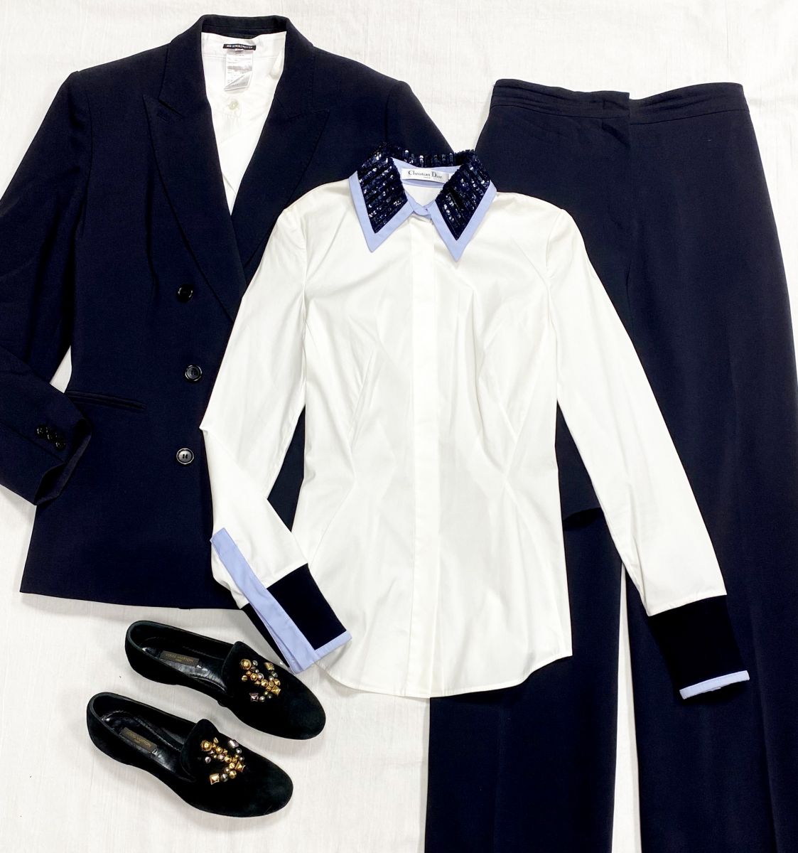 Костюм Max Mara размер 42 цена 15 655 руб
Блузка/ пайетки/ Christian Dior размер 34 цена 15 655 руб
Лоферы Louis Vuitton размер 37 цена 15 655 руб