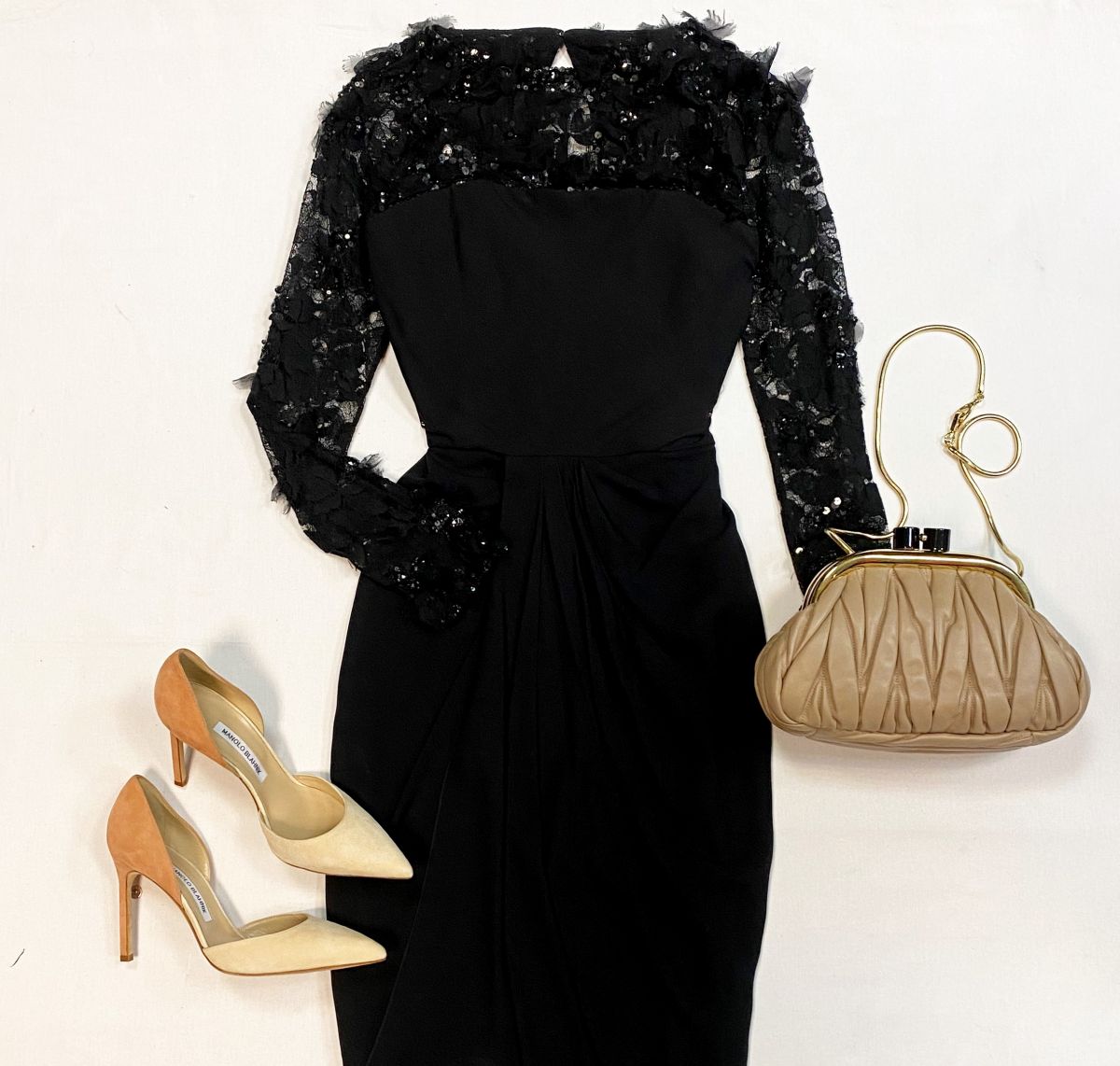 Платье/пайетки/ Elie Saab размер 36 цена 18 462 руб
Туфли Manolo Blahnik размер 38.5 цена 18 462 руб
Сумка Miu Miu 