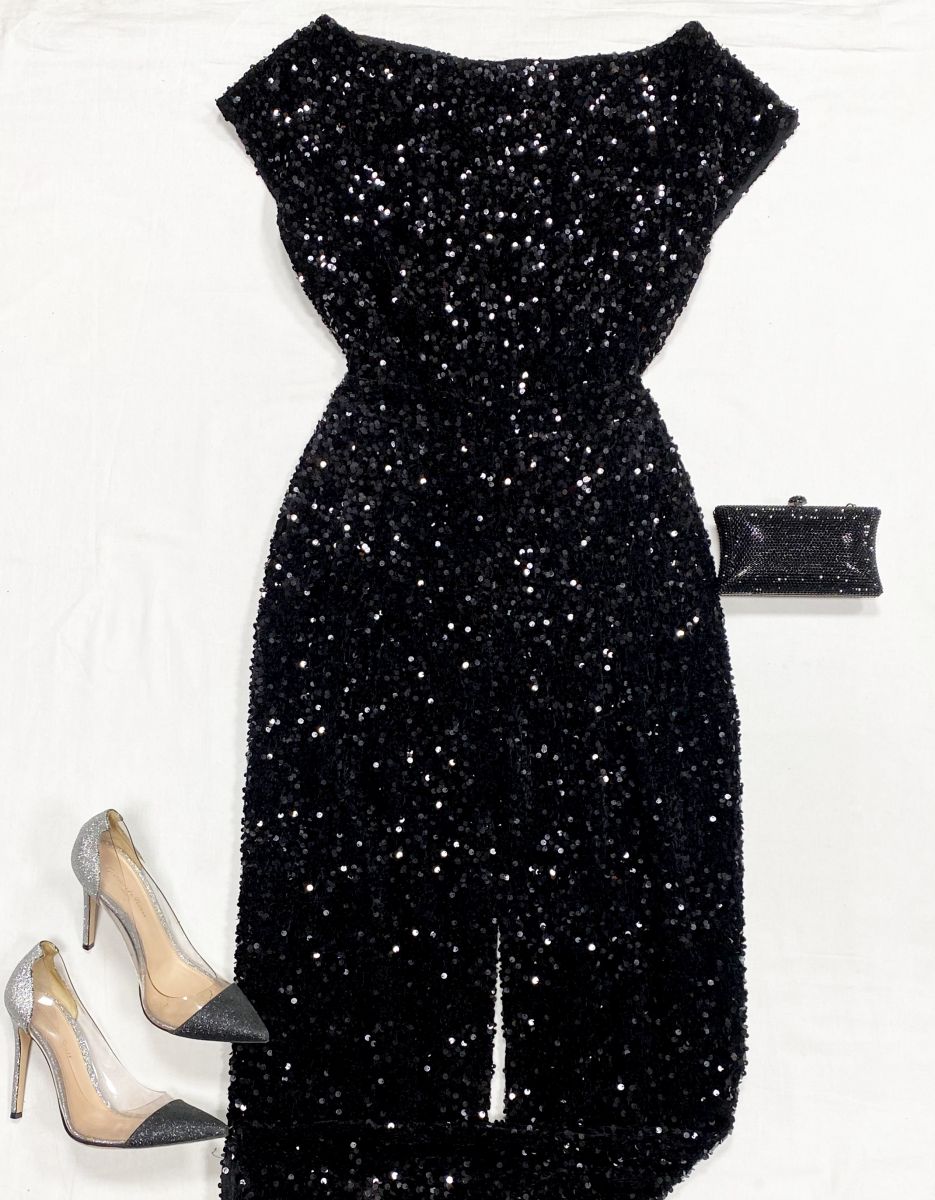 Комбинезон/ пайетки/ Elisabetta Franchi размер 42 цена 23 483 руб
Туфли Gianvito Rossi размер 38 цена 10 959 руб
Сумочка 