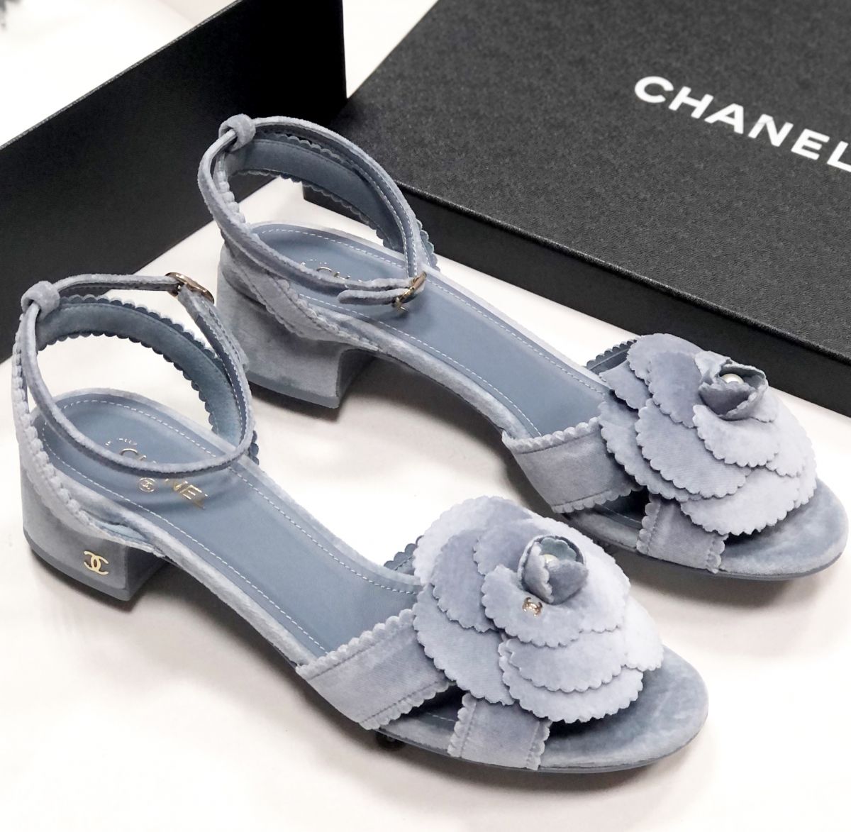 Босоножки Chanel размер 39.5 цена 62 620 руб

