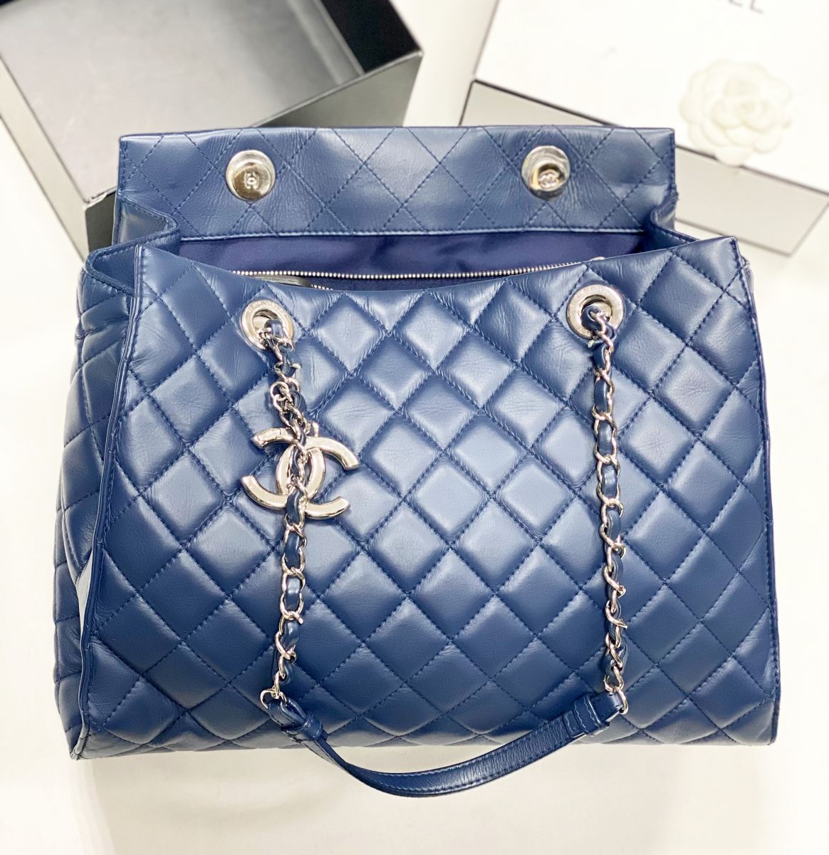 Сумка Chanel размер 35/28 цена 307 770 руб