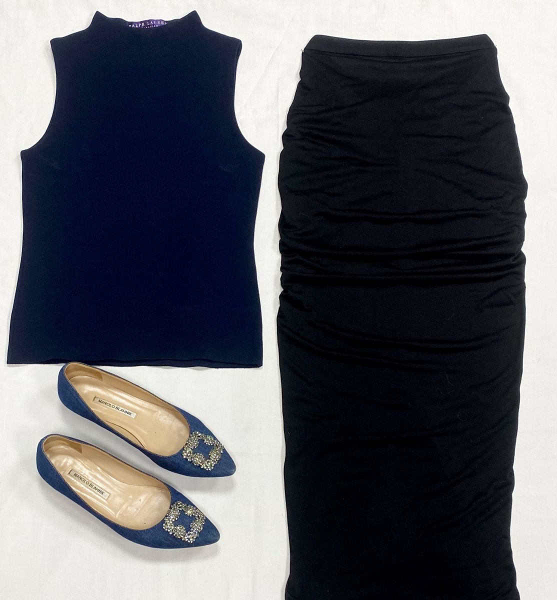 Юбка Givenchy размер 36 цена 7 828 руб
Топ Ralph Lauren размер S цена 10 959 руб
Балетки Manolo Blahnik размер 40.5 цена 23 483  руб