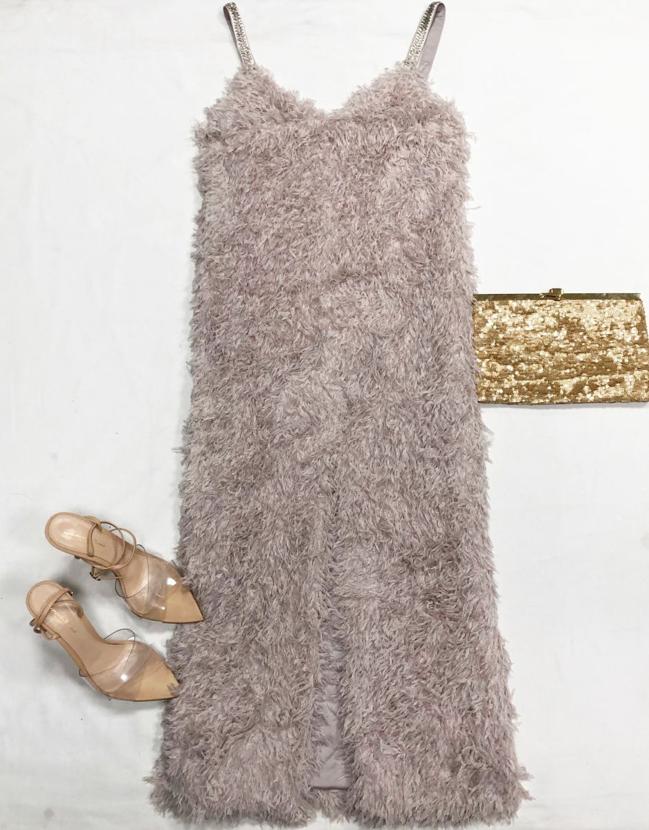 Платье 12 Storeez размер XS цена 9 393 руб
Босоножки Gianvito Rossi размер 37.5 цена 15 655 руб
Сумочка Dolce Gabbana