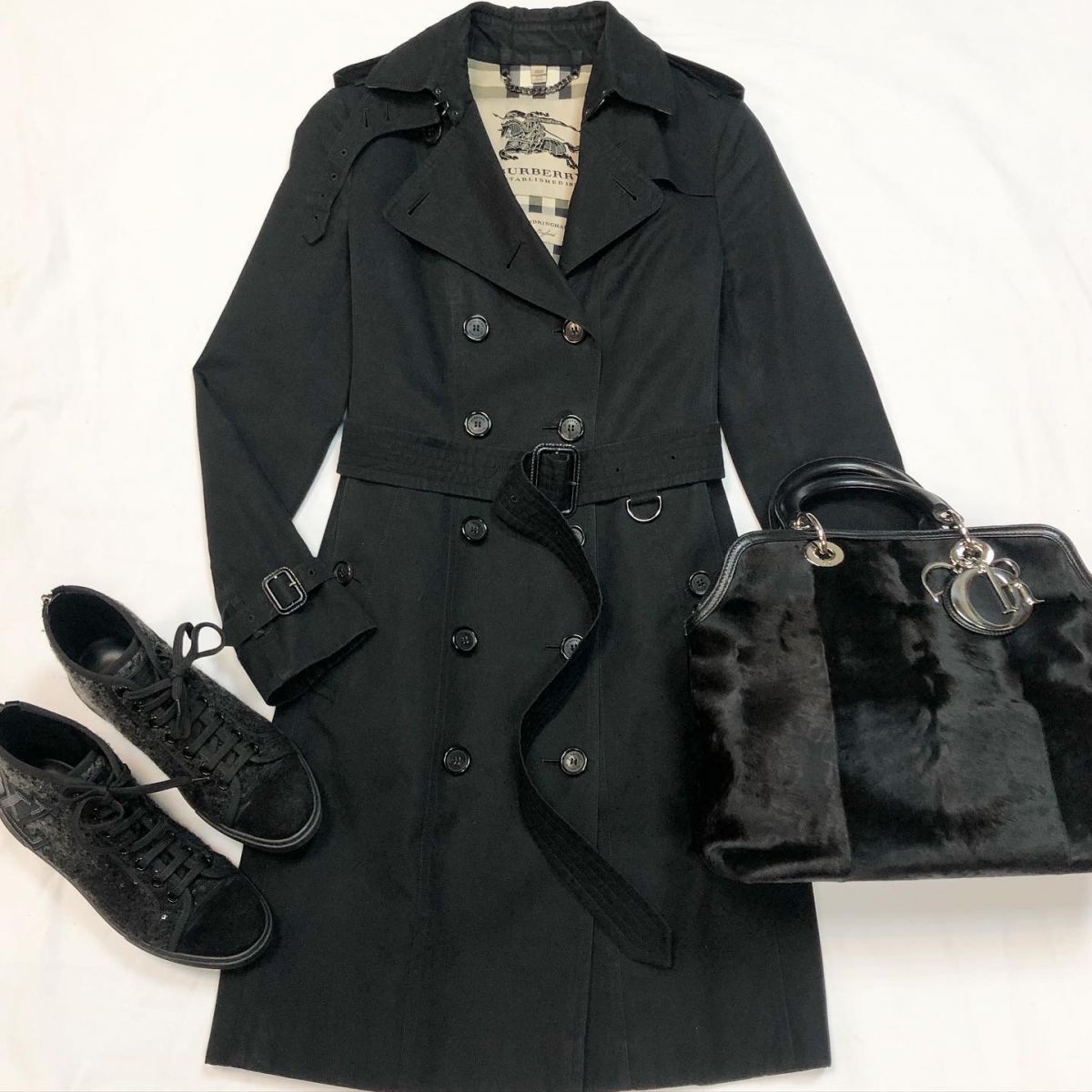 Плащ BURBERRY размер 36/40 цена 23 078 руб Кеды /пайетки/ LOUIS VUITTON размер 38 цена 15 385 руб Сумка CHRISTIAN DIOR