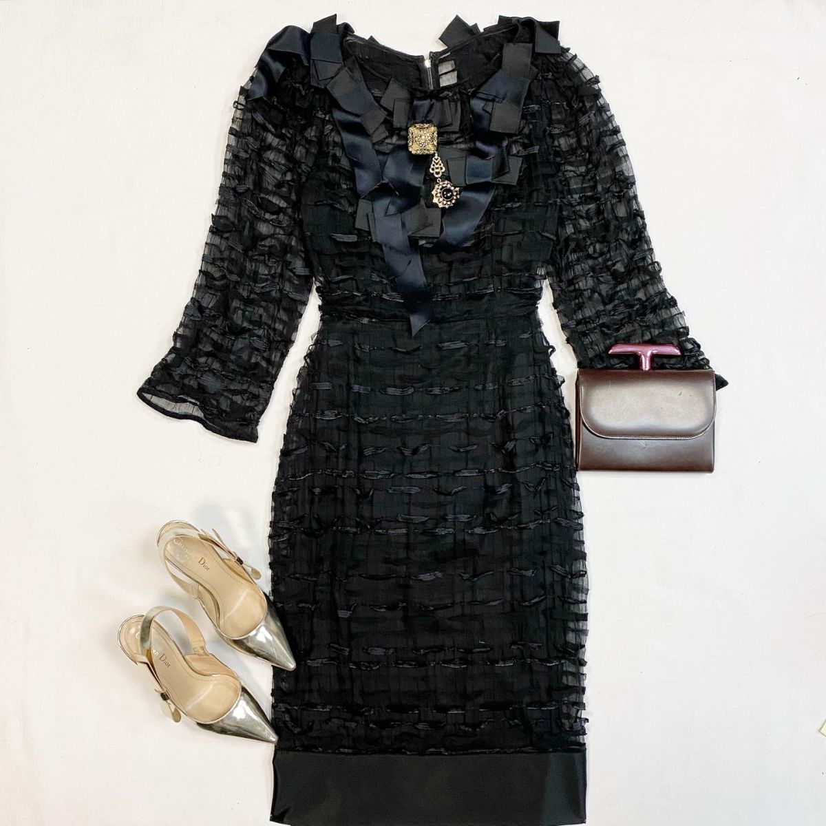 Платье/двойное/ камни/ Dolce Gabbana размер 38 цена 23 078 рубТуфли Dior размер 38 цена 15 385 рубКлатч Dior