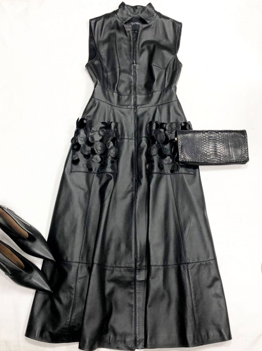 Платье/ кожа/ Yanina размер 42 цена 109 585 руб
Ботильоны J Wanderson размер 41 цена 62 620 руб
Клатч Celine