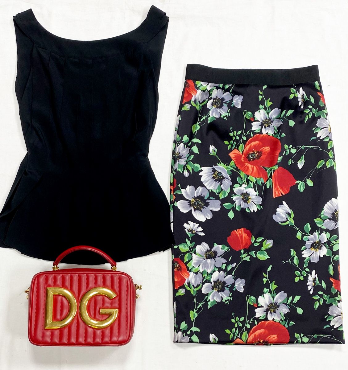 Юбка Dolce Gabbana размер 38 цена 31 310 рубТоп Louis Vuitton размер 38 цена 10 959 рубСумка Dolce Gabbana