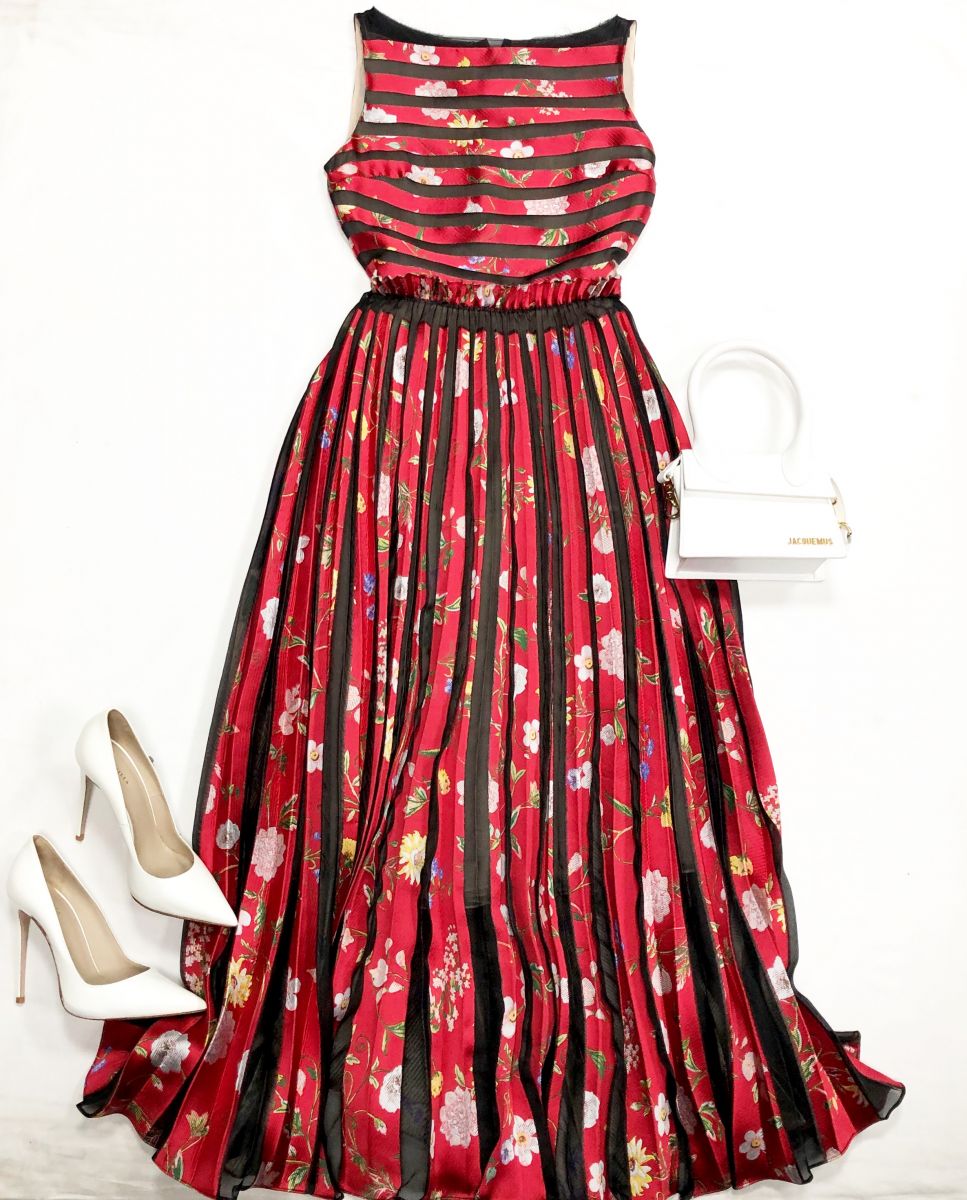 Платье Oscar De Lo Renta размер 2 цена 46 965 руб
Туфли Lesilla размер 37 цена 23 483 руб
Сумка Jacquemus