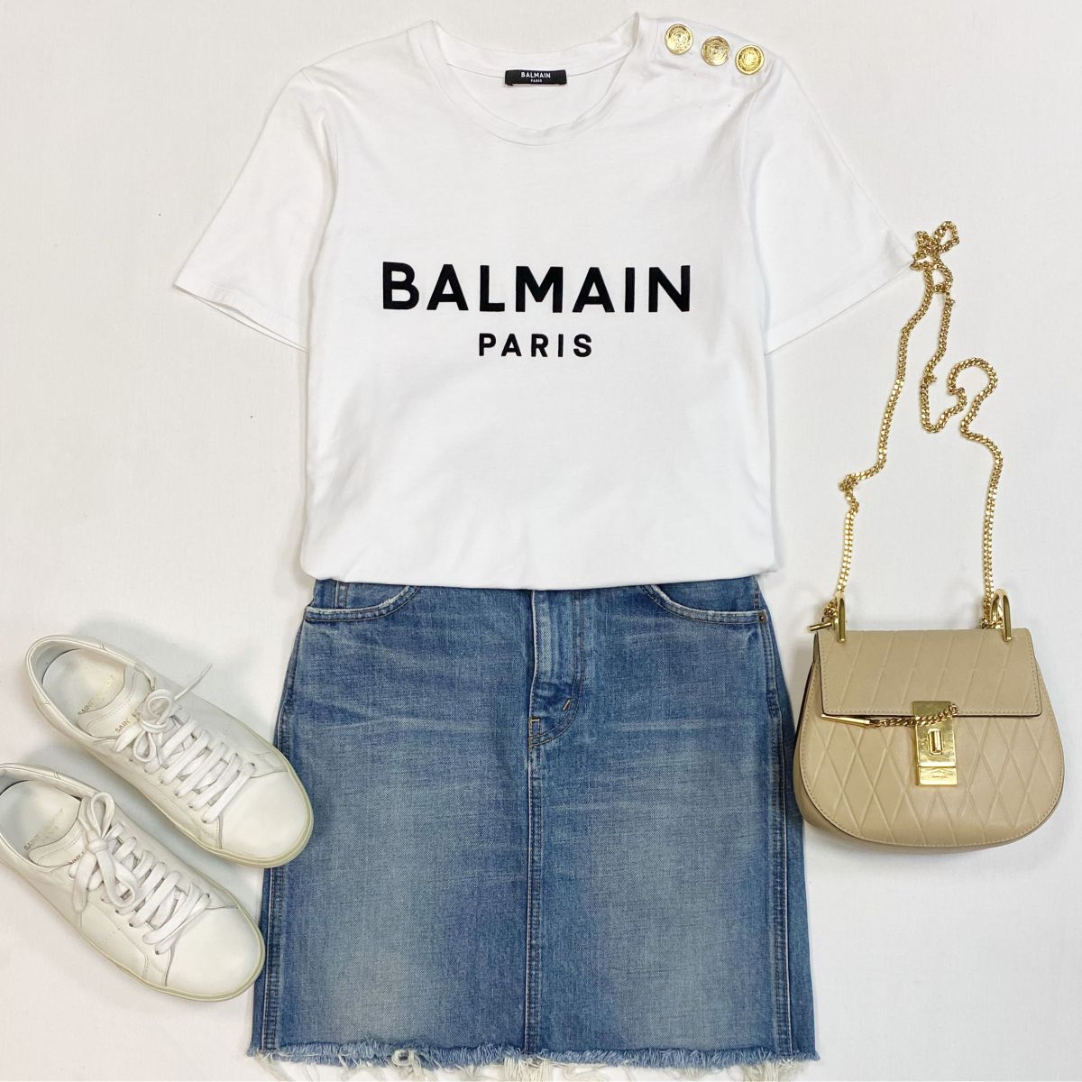 Юбка Celine размер 25 цена 12 308 рубФутболка Balmain размер S цена 9 231 рубКеды Saint Laurent размер 36.5 цена 23 078 рубСумка Chloe