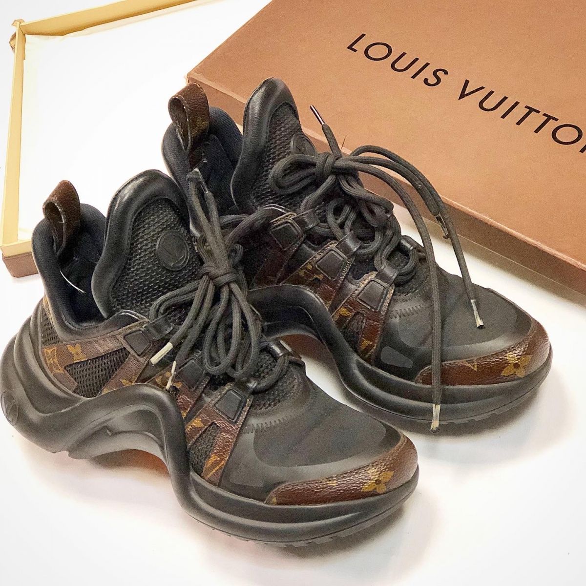 Кроссовки Louis Vuitton размер 36.5 цена 30 770  руб