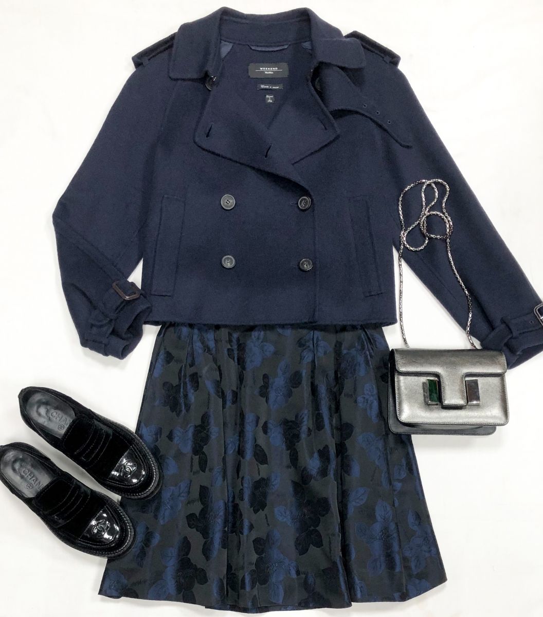 Полупальто Weekend/ Max Mara размер 34 цена 20 352 руб
Юбка Christian Dior размер 38 цена 15 655 руб
Лоферы Chanel размер 37 цена 34 441 руб
Сумка Tom Ford