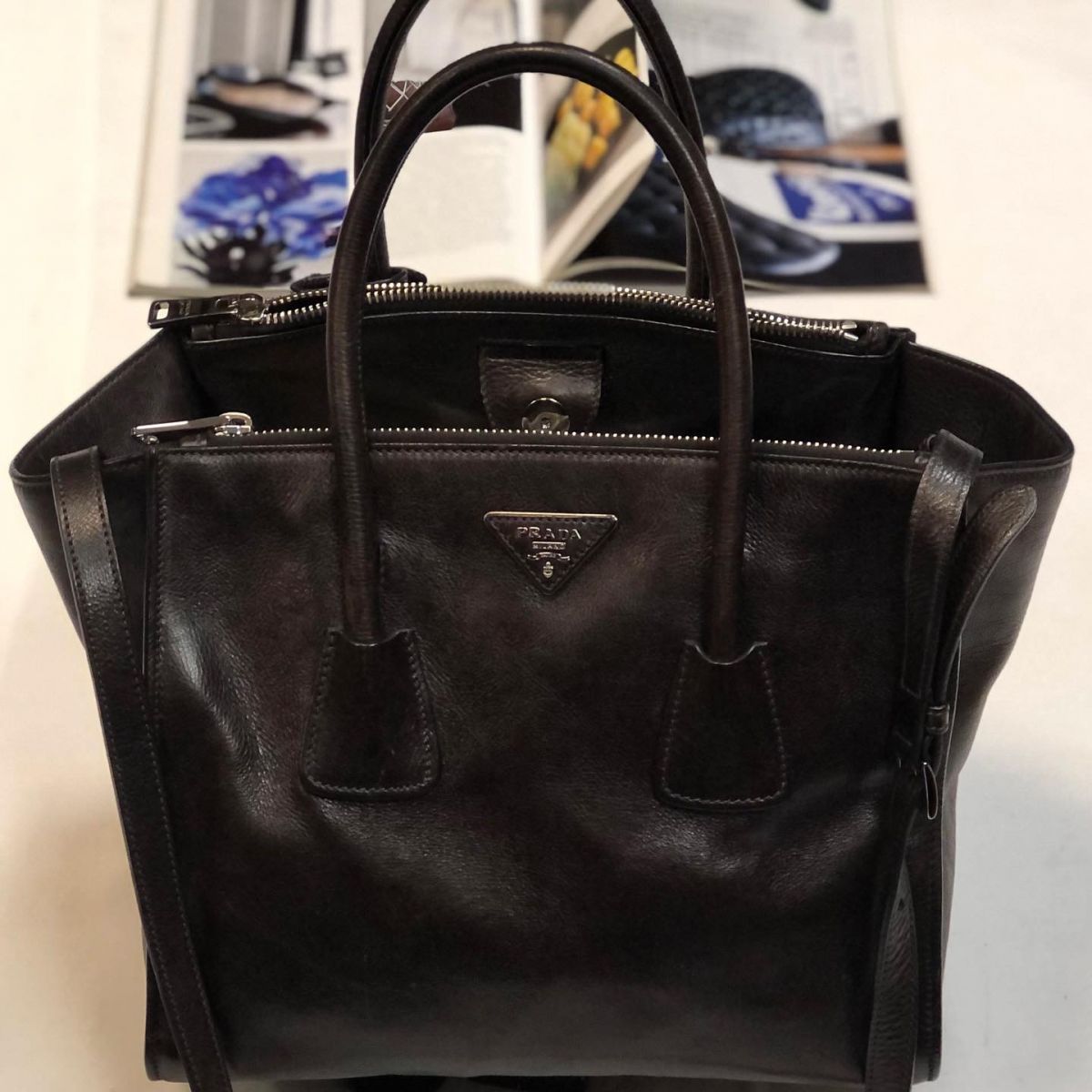 Сумка Prada размер 23/40/30 цена 46 155 руб 
