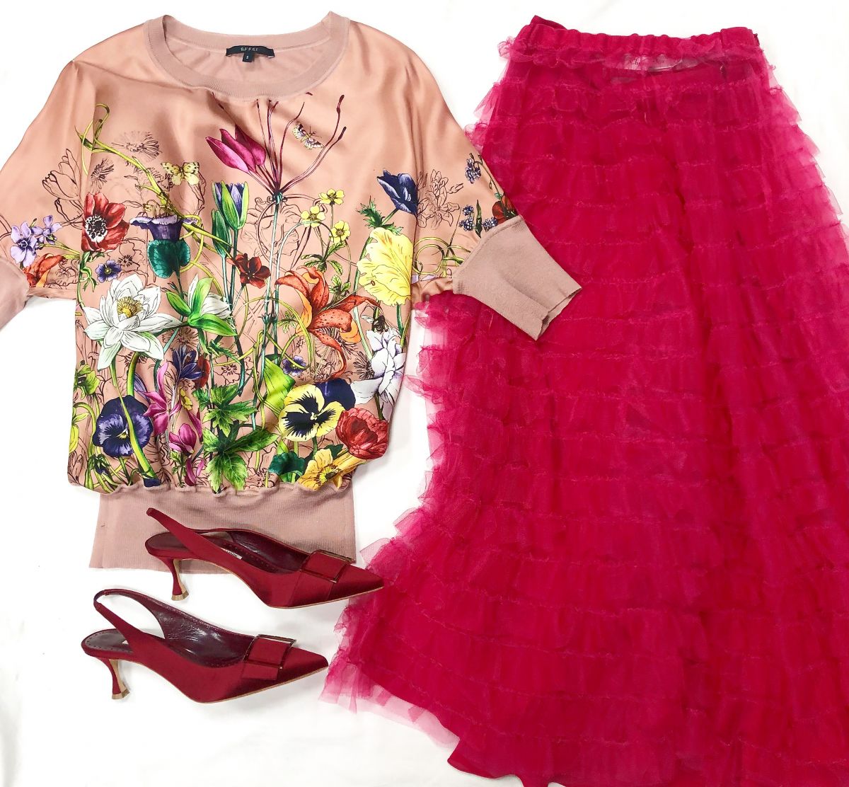 Кофта GUCCI размер S цена 15 655 руб Юбка CHRISTIAN DIORРазмер S цена 15 655 руб Туфли MANOLO BLAHNIK размер 39 цена 15 655 руб