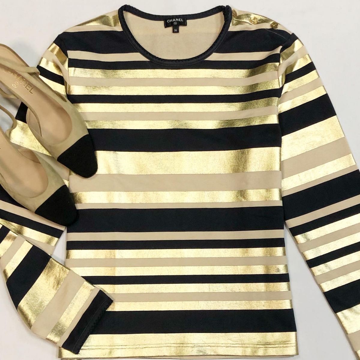 Кофта Chanel размер 36 цена 30 770 рубТуфли Chanel размер 39.5 цена 61 549 руб