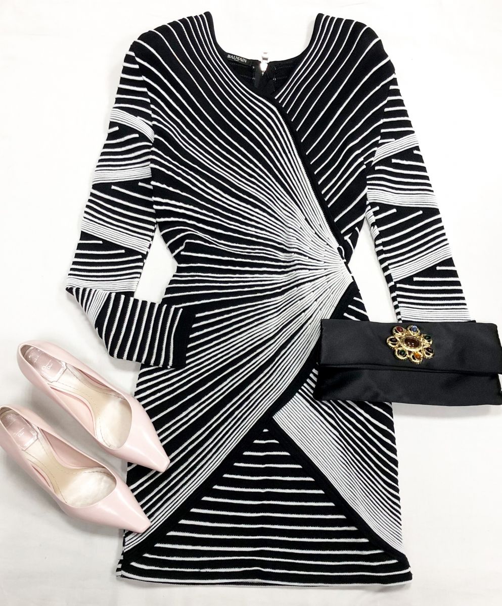 Платье Balmain размер 40 цена 46 965 руб
Туфли Christian Dior размер 38 цена 31 310 руб
Клатч Moschino