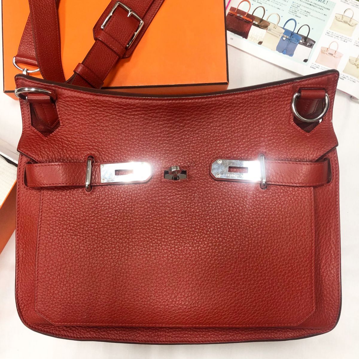 Платье FENDI размер М цена 15 655
Сумка HERMES цена 281 790 руб