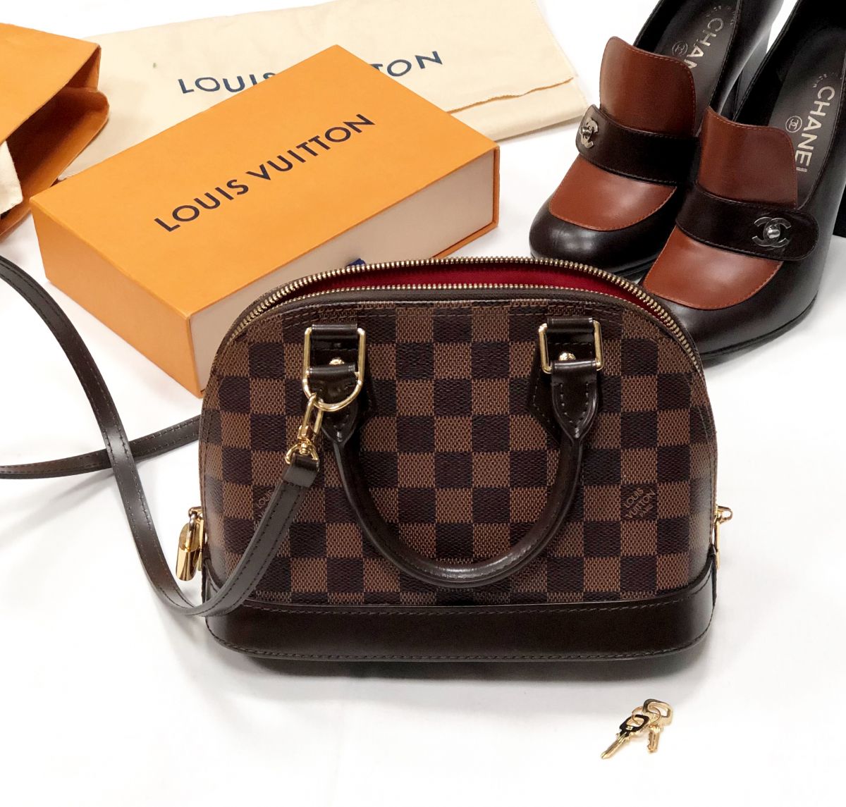 Сумочка Louis Vuitton цена 117 413 руб