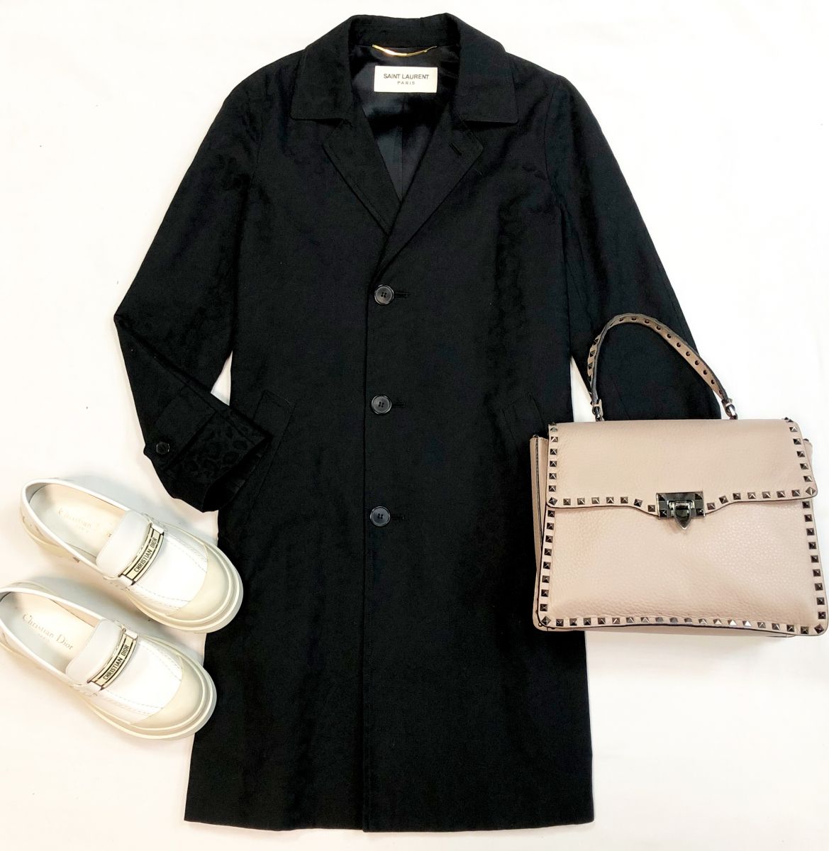 Плащ Saint Laurent размер 34 цена 23 078 рубЛоферы Dior размер 37.5 цена 61 540 рубСумка Valentino