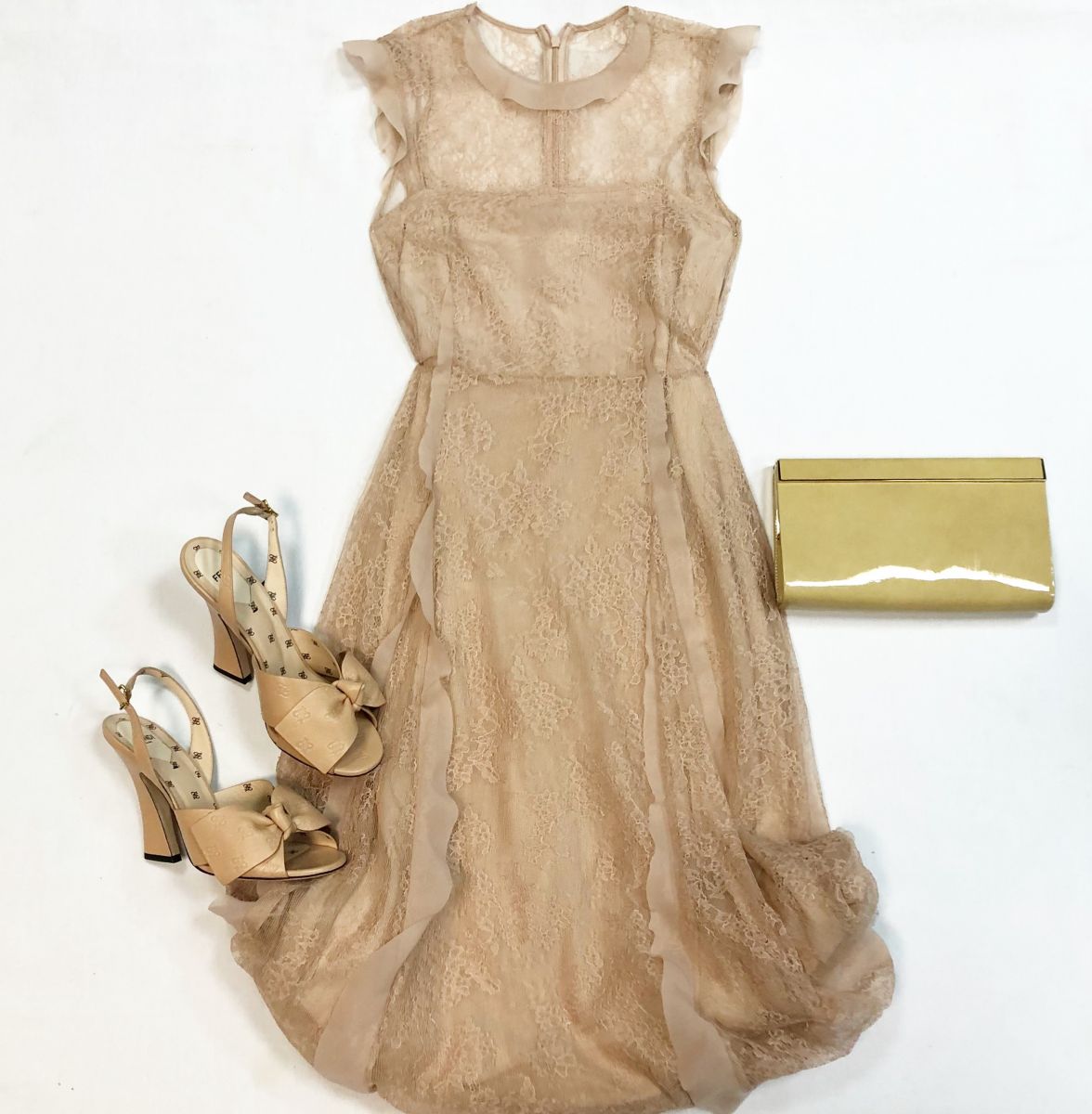 Платье Red Valentino размер 36 цена 15 385 рубБосоножки Fendi размер 39 цена 15 385 рубКлатч Jimmy Choo