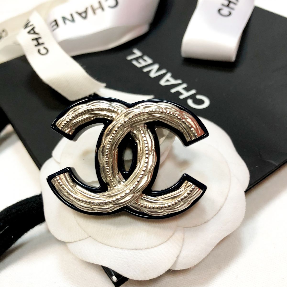 Брошка Chanel цена 46 155 руб