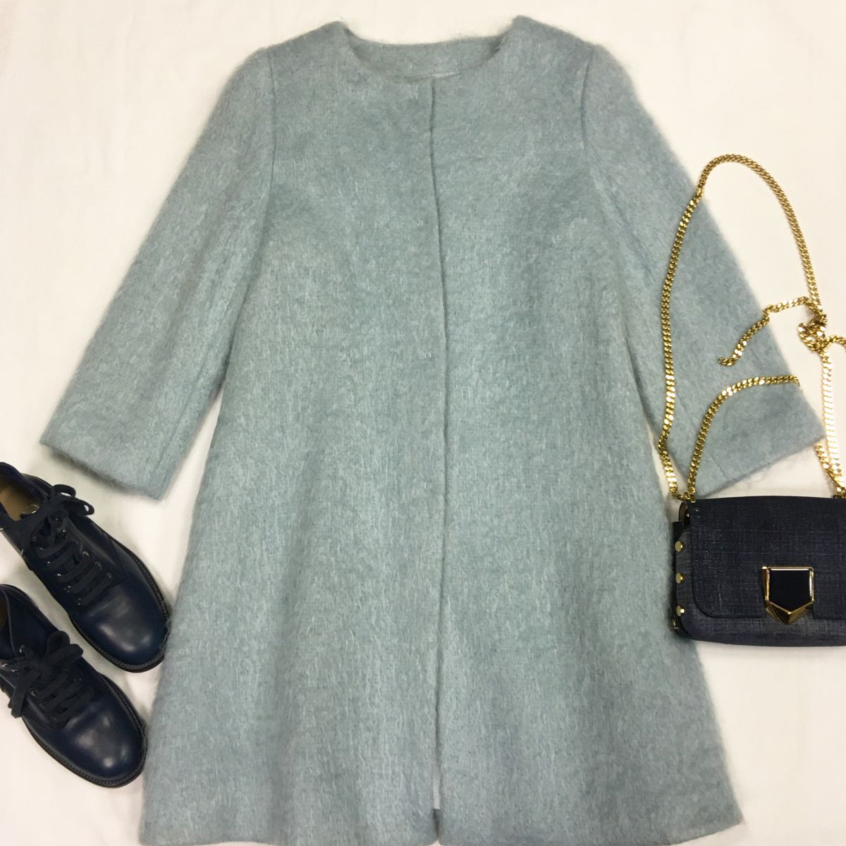 Пальто Alberta Ferretti размер 42 цена 15 385 рубБотинки Chanel размер 38.5 цена 23 078 рубСумка Jimmychoo 