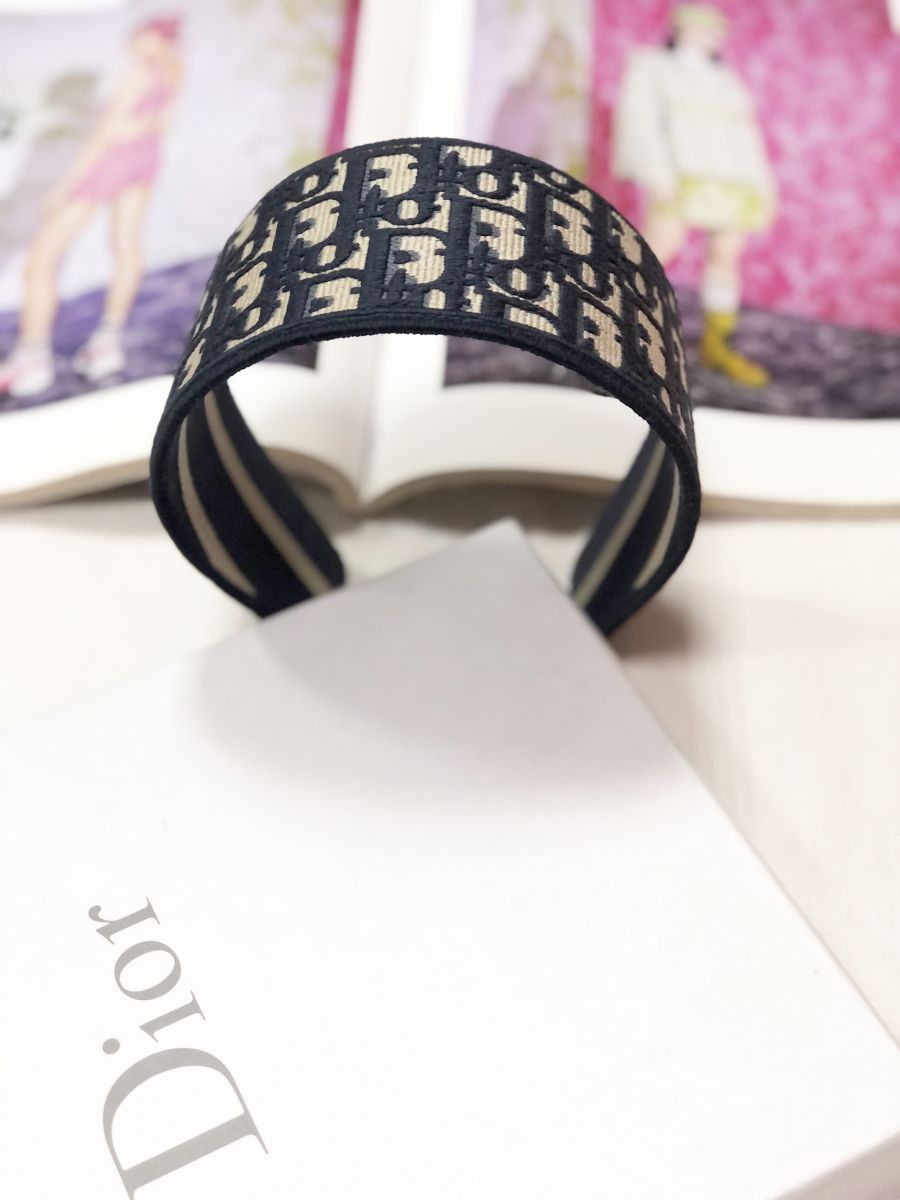 Ободок Christian Dior цена 31 310 руб