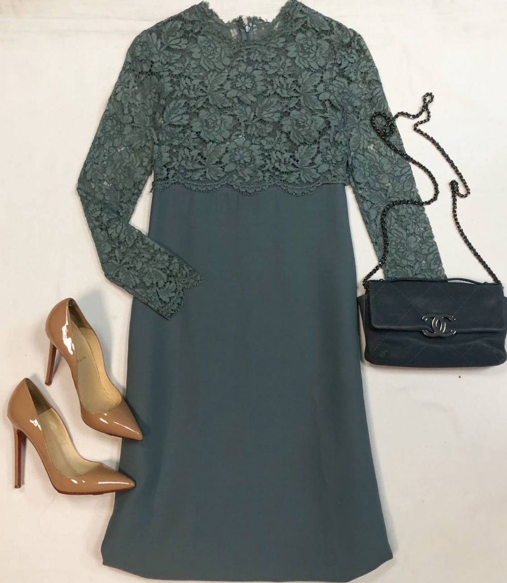 Платье/ажур / Valentino размер 38 цена 30 770 рубТуфли Louboutin размер 39 цена 15 385 рубСумка Chanel