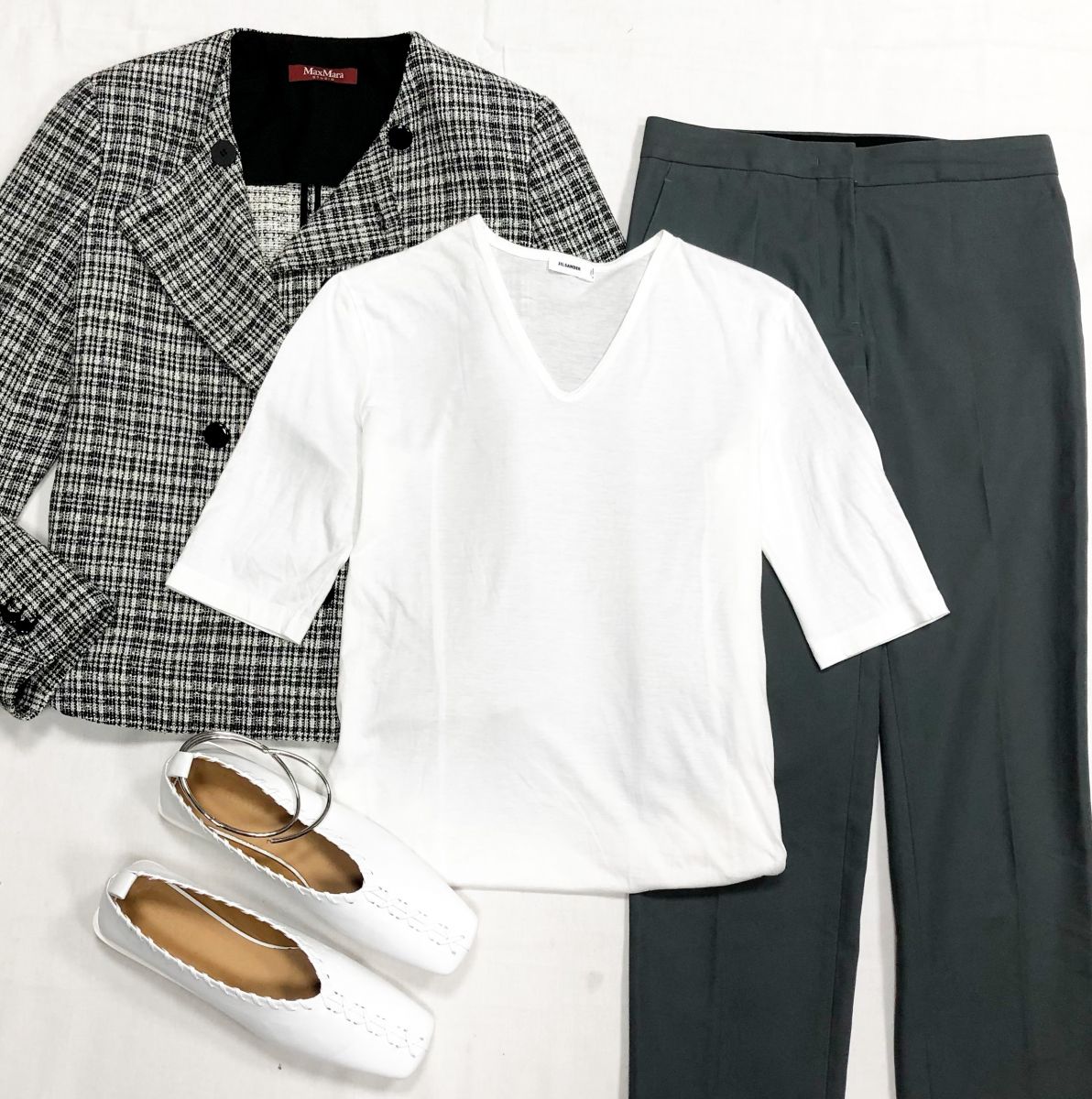 Жакет Max Mara размер 48 цена 12 524 руб
Брюки Jil Sander размер 32 цена 7 828 руб
Футболка Jil Sander размер 42 цена 7 828 руб
Лоферы Jil Sander размер 40.5 цена 23 483 руб