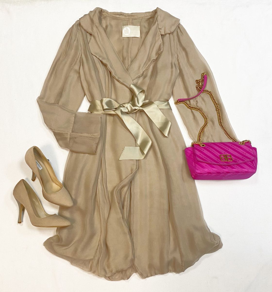 Плащ Lanvin размер 40 цена 15 385 руб
Туфли Max Mara размер 37.5 цена 10 770 руб
Сумка Balenciaga