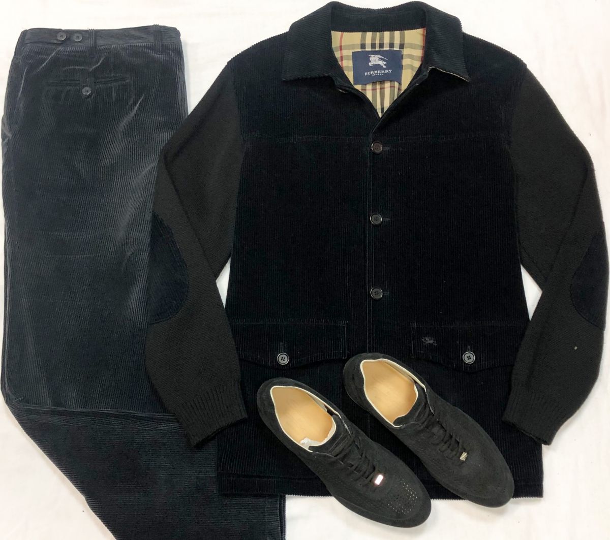 #Mechtamen 
Куртка - пиджак BURBERRY размер XL цена 15 385 руб 
Брюки CORNELIANI размер 58 цена 3 847 руб