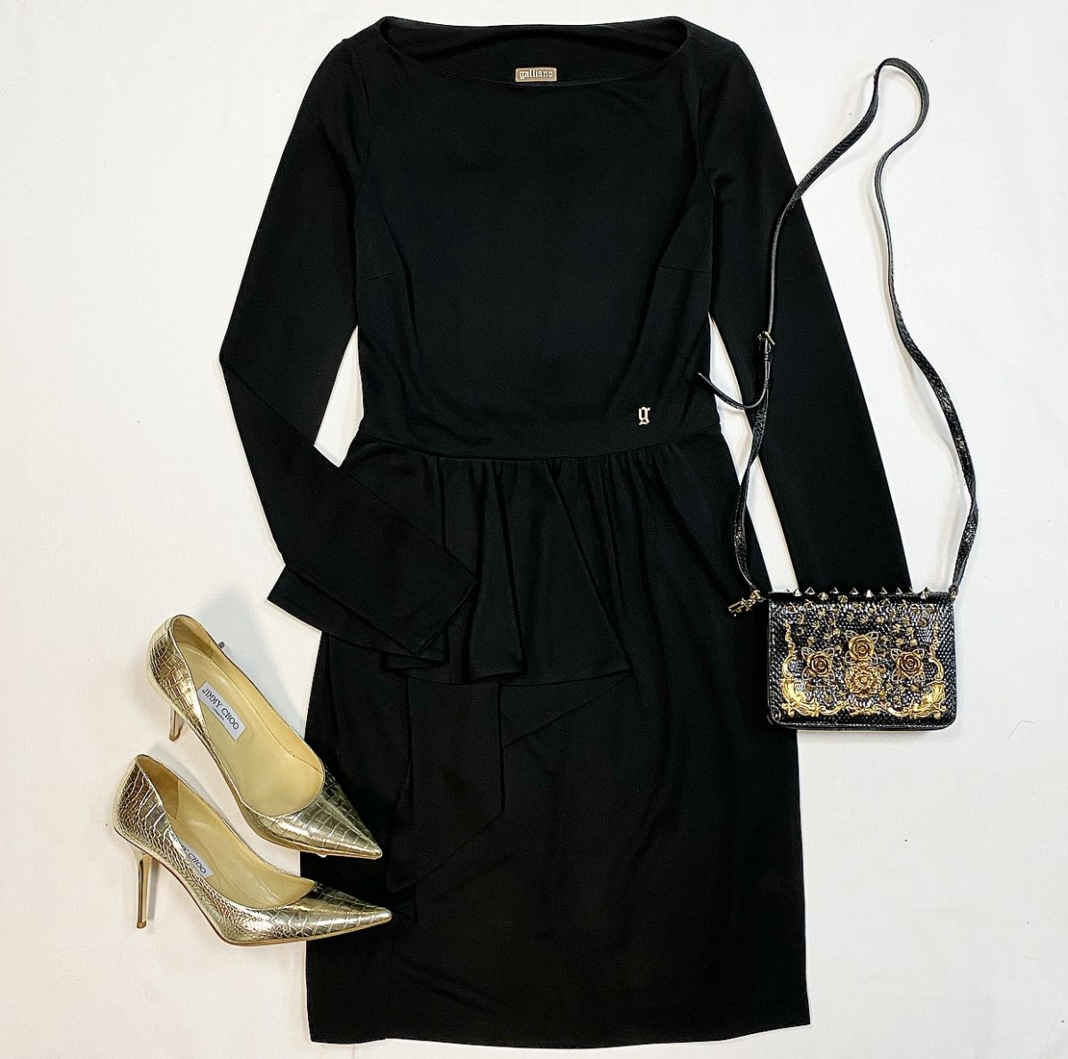 Платье Galliano размер 42 цена 7 693 рубТуфли Jimmy Choo размер 40 цена 12 308 руб Сумка Dolce Gabbana