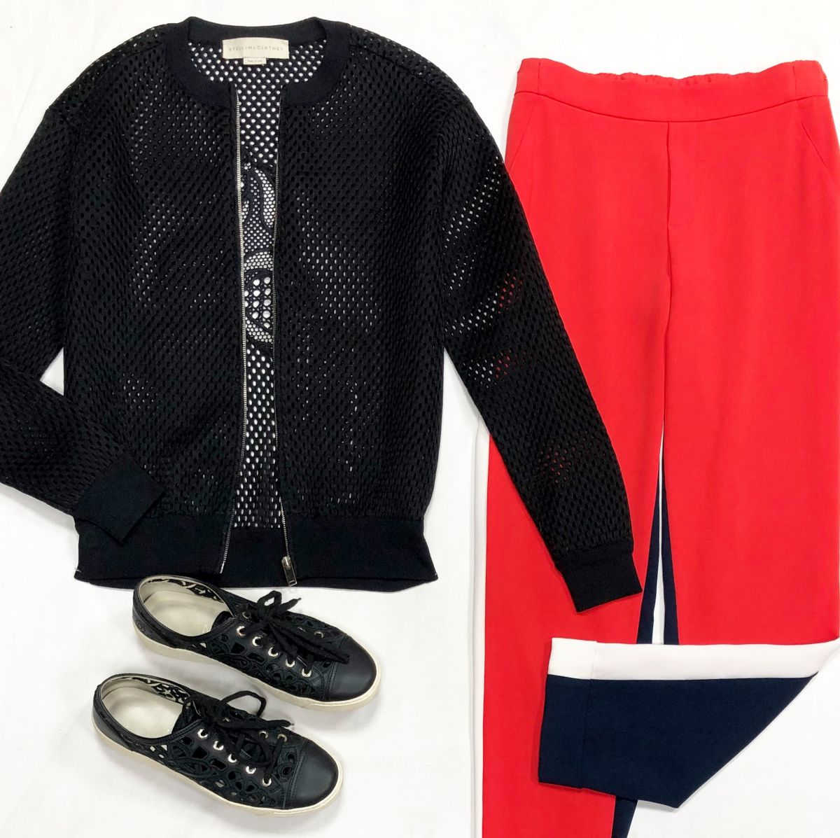 Бомбер Stella McCartney размер 42 цена 9 393 руб
Брюки PAROSH размер XS цена 7 828 руб
Кеды Chanel размер 38 цена 23 483 руб