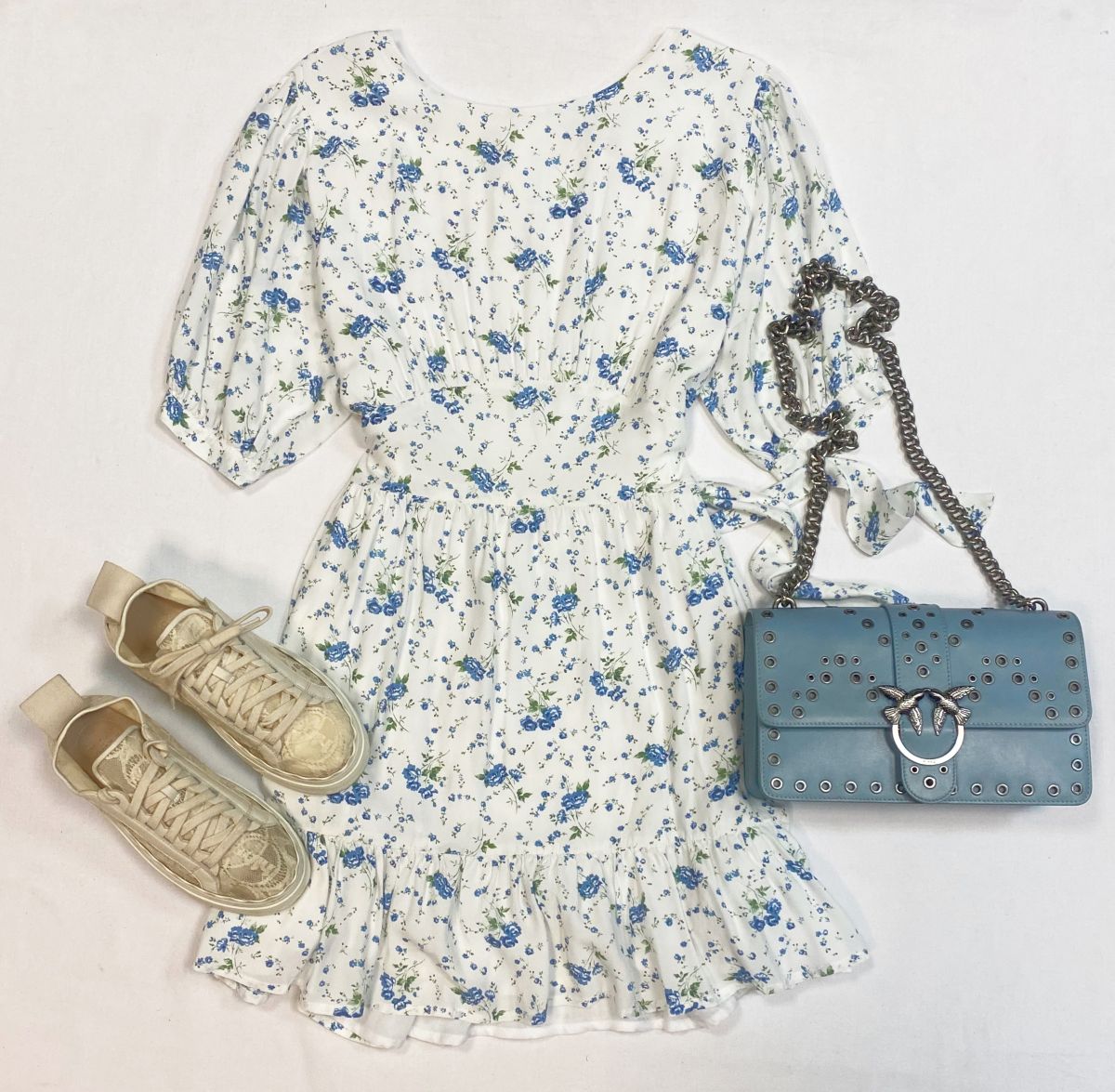 Платье Faithfull the brand размер XL цена 9 231 руб
Кеды Chloe размер 37 цена 12 308 руб
Сумка Pinko