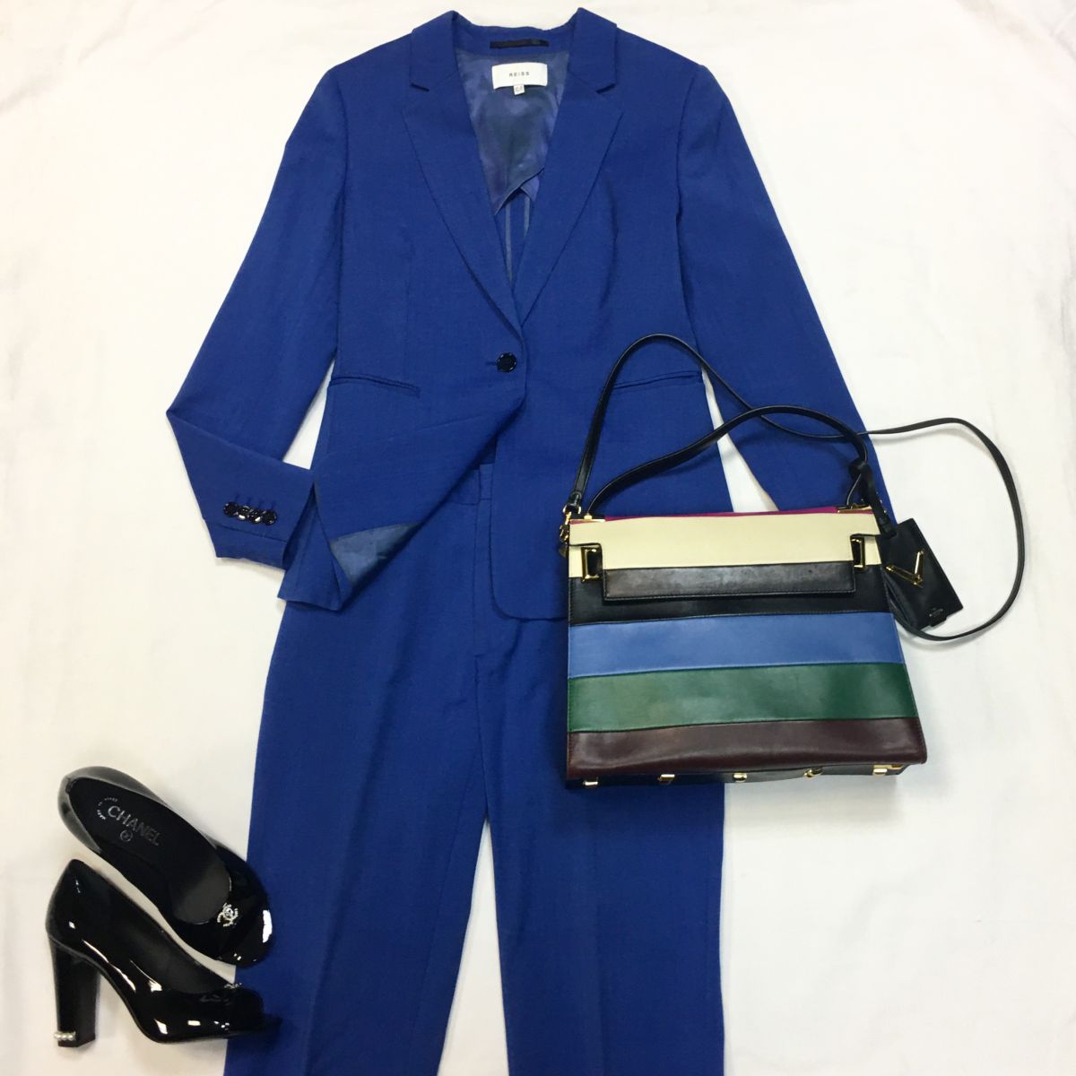 Костюм Reiss  размер 38 цена 10 770 руб Туфли Chanel размер 37.5 цена 23 078 руб Сумка Valentino 