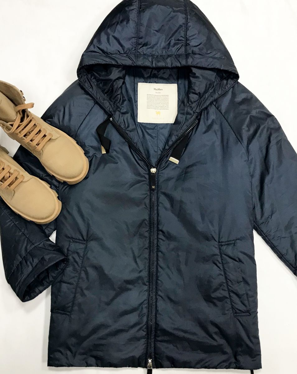 Куртка  Max Mara размер 44 цена 26 614 руб
Ботинки Prada размер 39.5 цена 46 965 руб