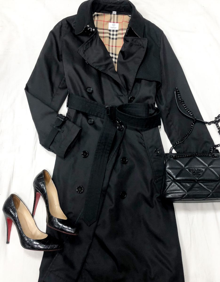 Плащ Burberry размер 42 цена 78 275 руб 
Туфли Louboutin размер 41 цена 23 483 руб 
Сумочка PRADA