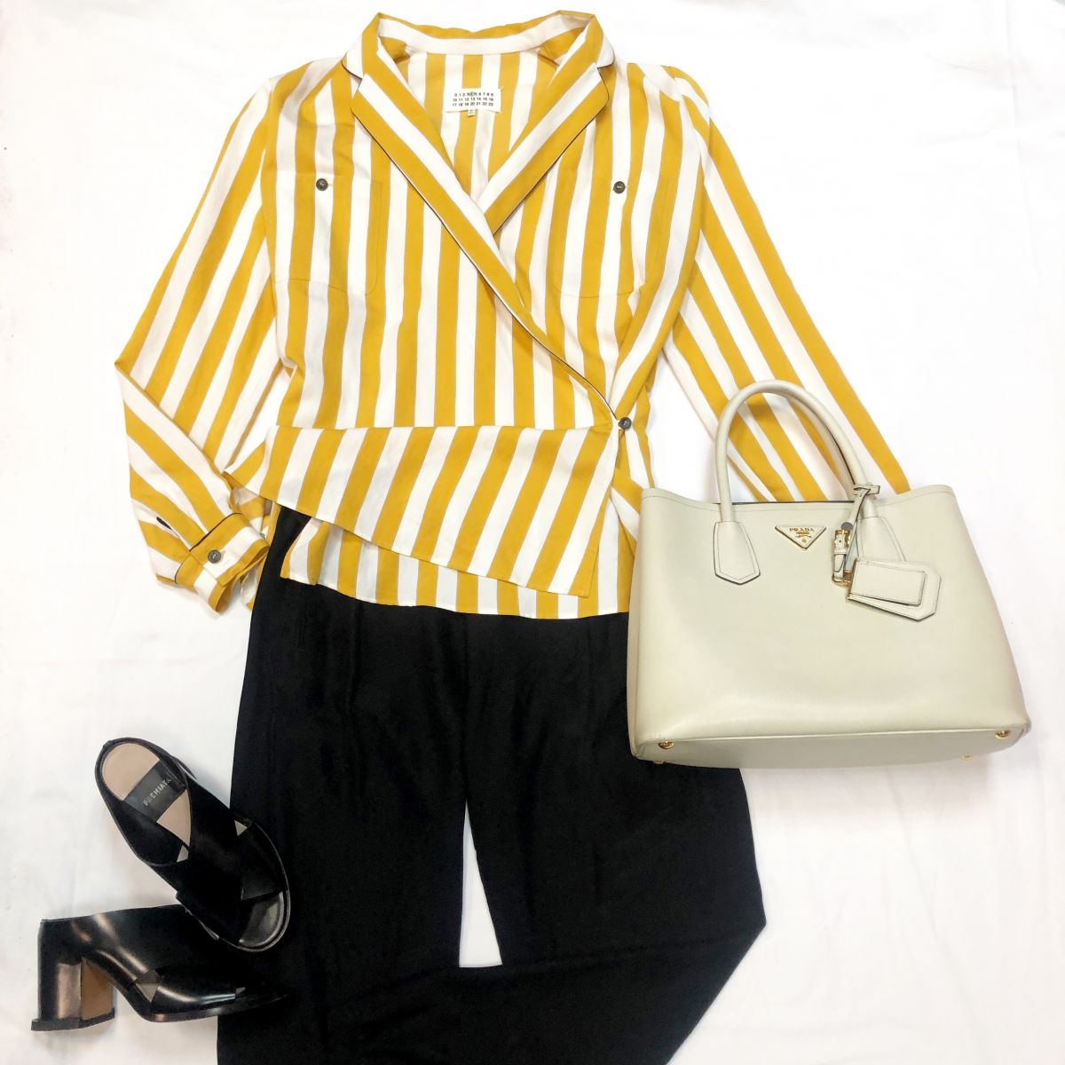 Рубашка MARGIELA размер 42 цена 6 154 руб 
Брюки /шелк/ ATM размер S цена 6  154 руб 
Сумка Prada