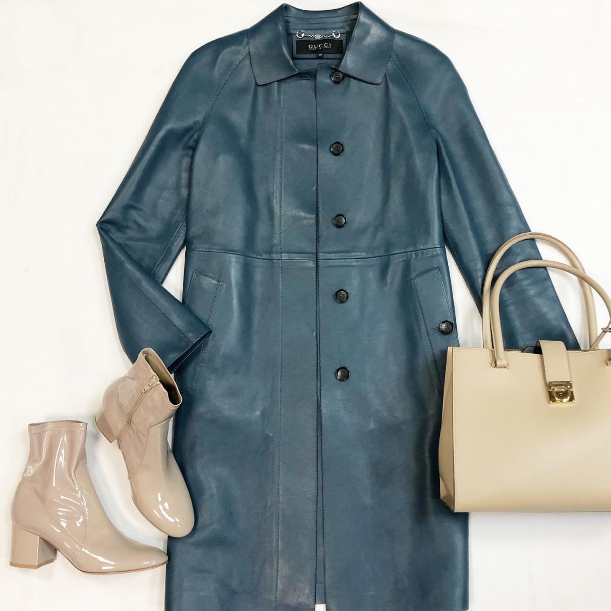 Плащ/кожа/ Gucci размер 40 цена 30 770 рубБотинки Valentino размер 37.5 цена 18 462 рубСумка Salvatore Ferragamo