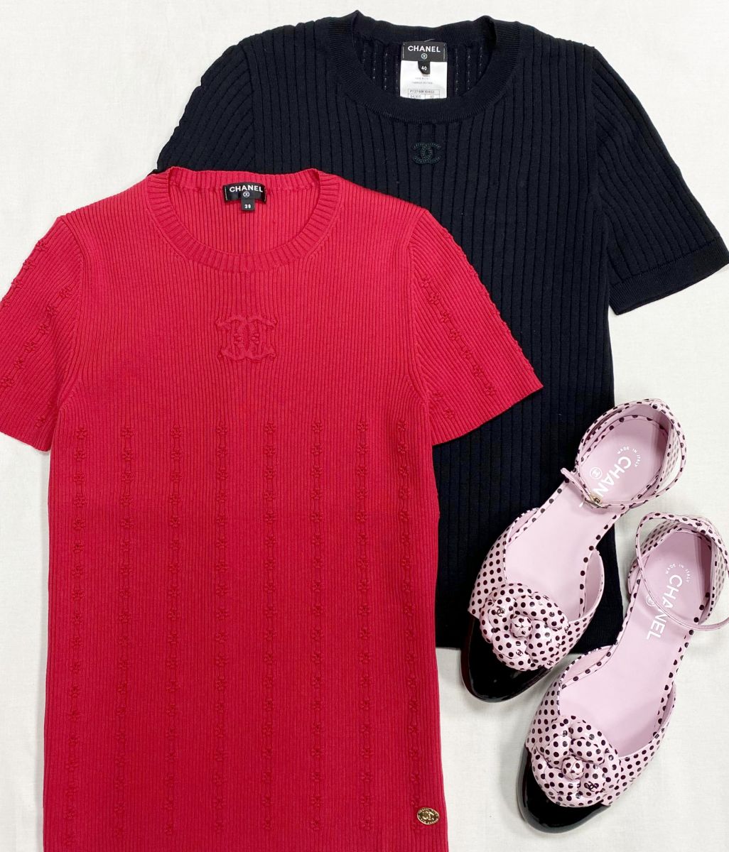 Кофты Chanel размер 38-40 цена по 46 965 руб 
Босоножки Chanel размер 40 цена 125 240 руб / новые /