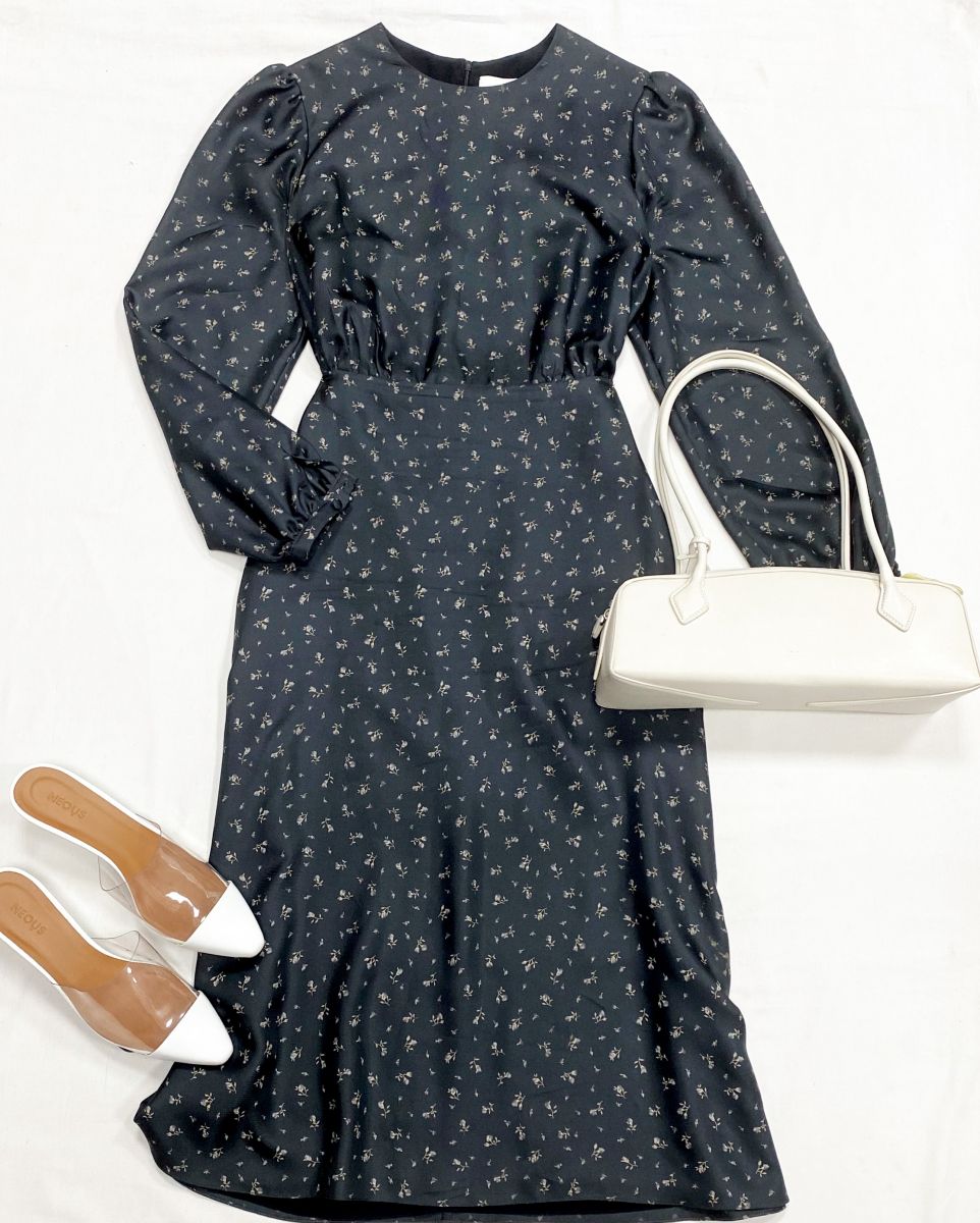 Платье AW размер 42 цена 10 959 руб
Сабо Neous размер 39 цена 10 959 руб
Сумка Alaïa 